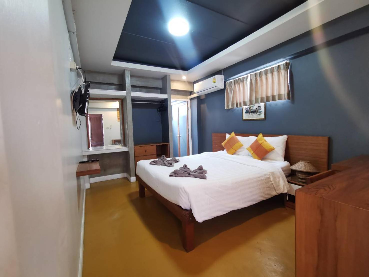 Superior King Room - Photo 12