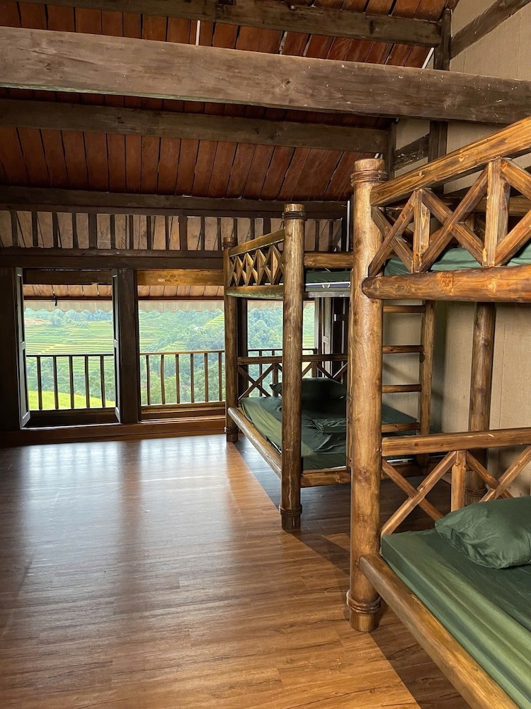 Economy Shared Dormitory, Balcony, Mountain View photo 2