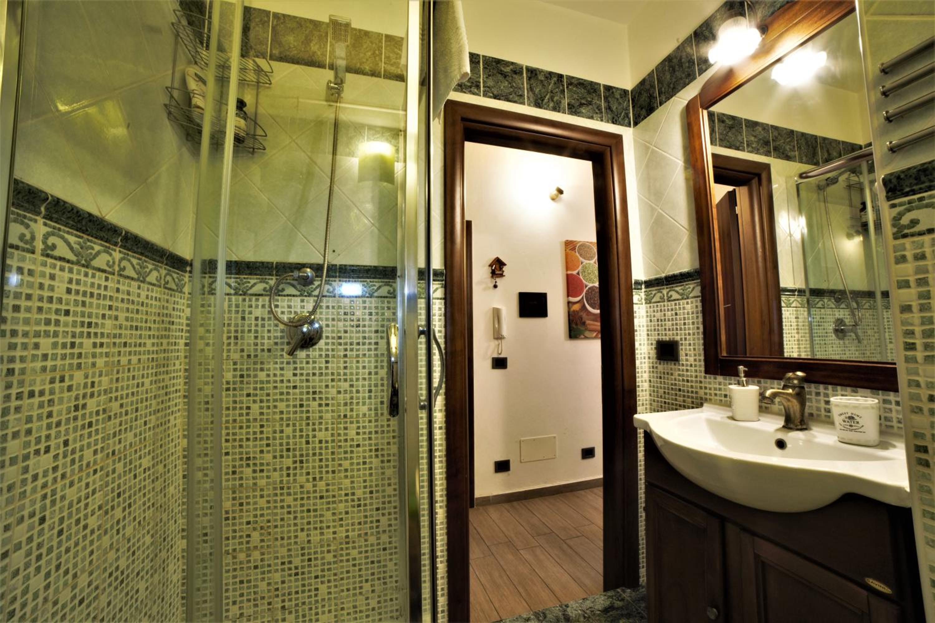 Apartment with Balcony - Photo 17