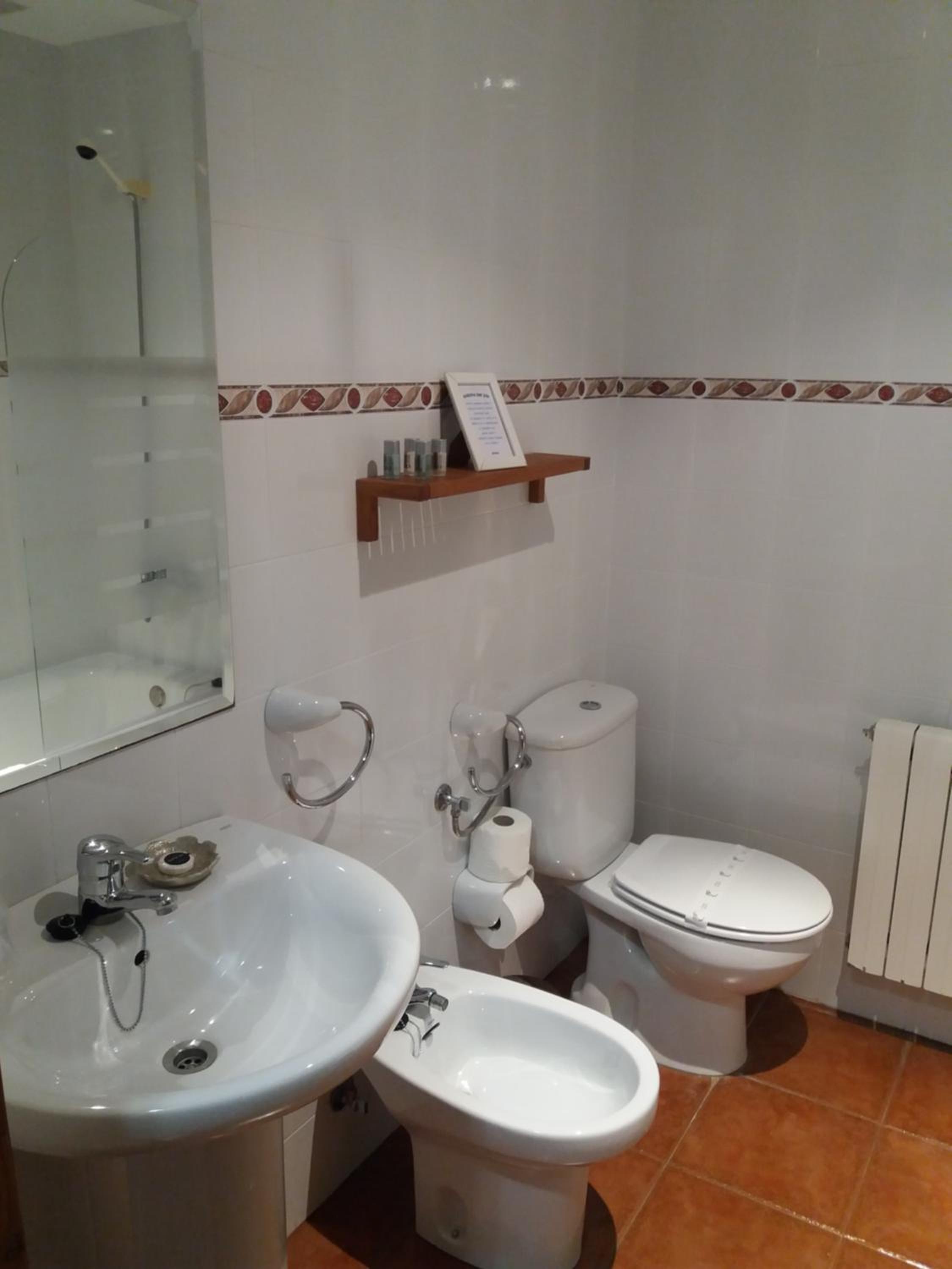 Double or Twin Room with Mountain View - Photo 2