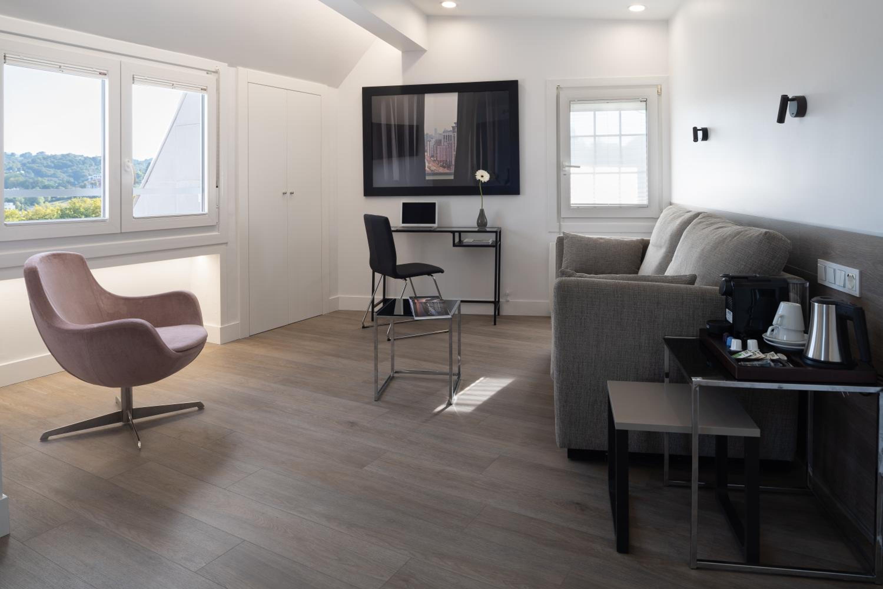 Premium Quadruple Room - Photo 10