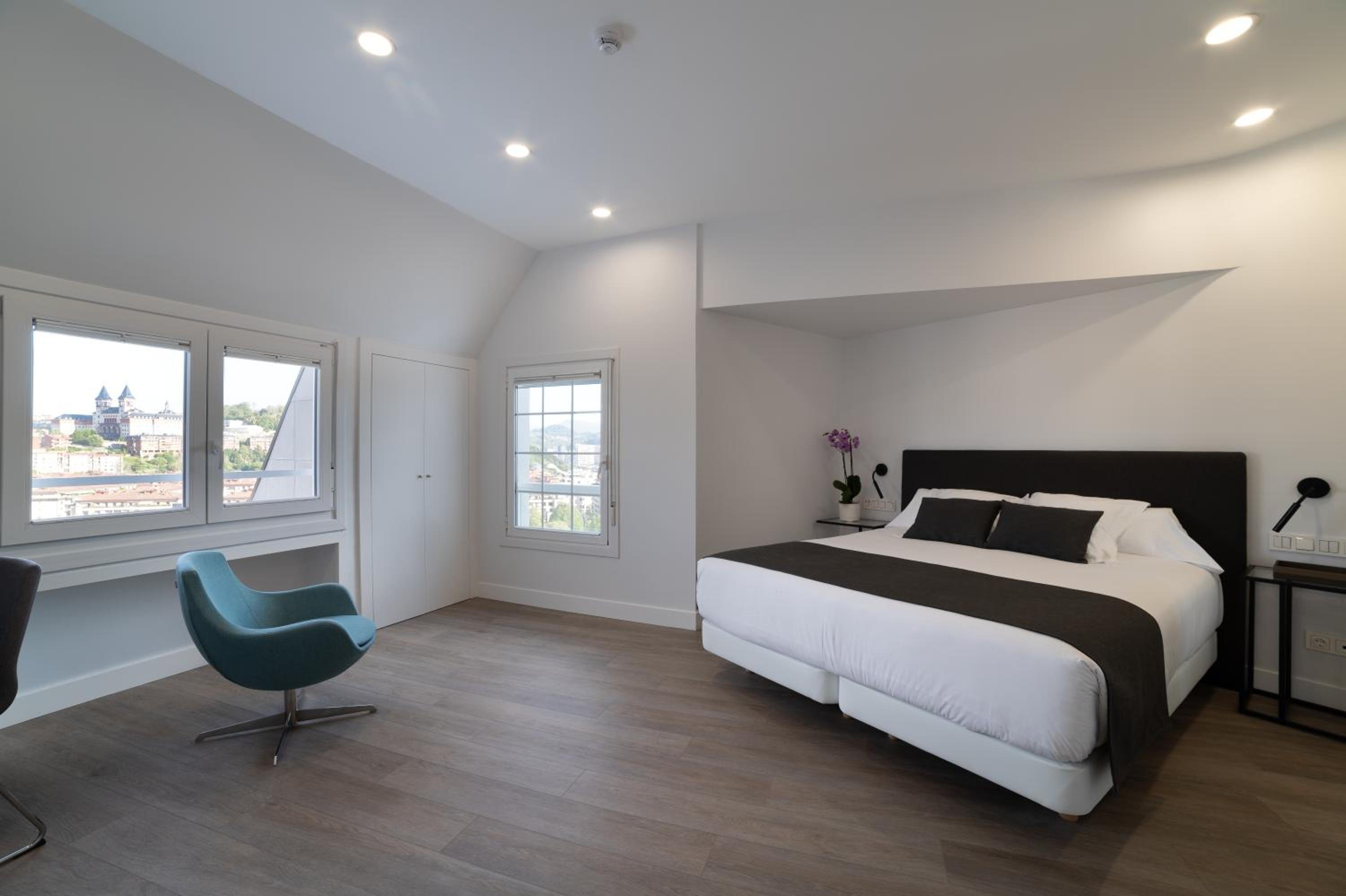 Premium Quadruple Room - Photo 11