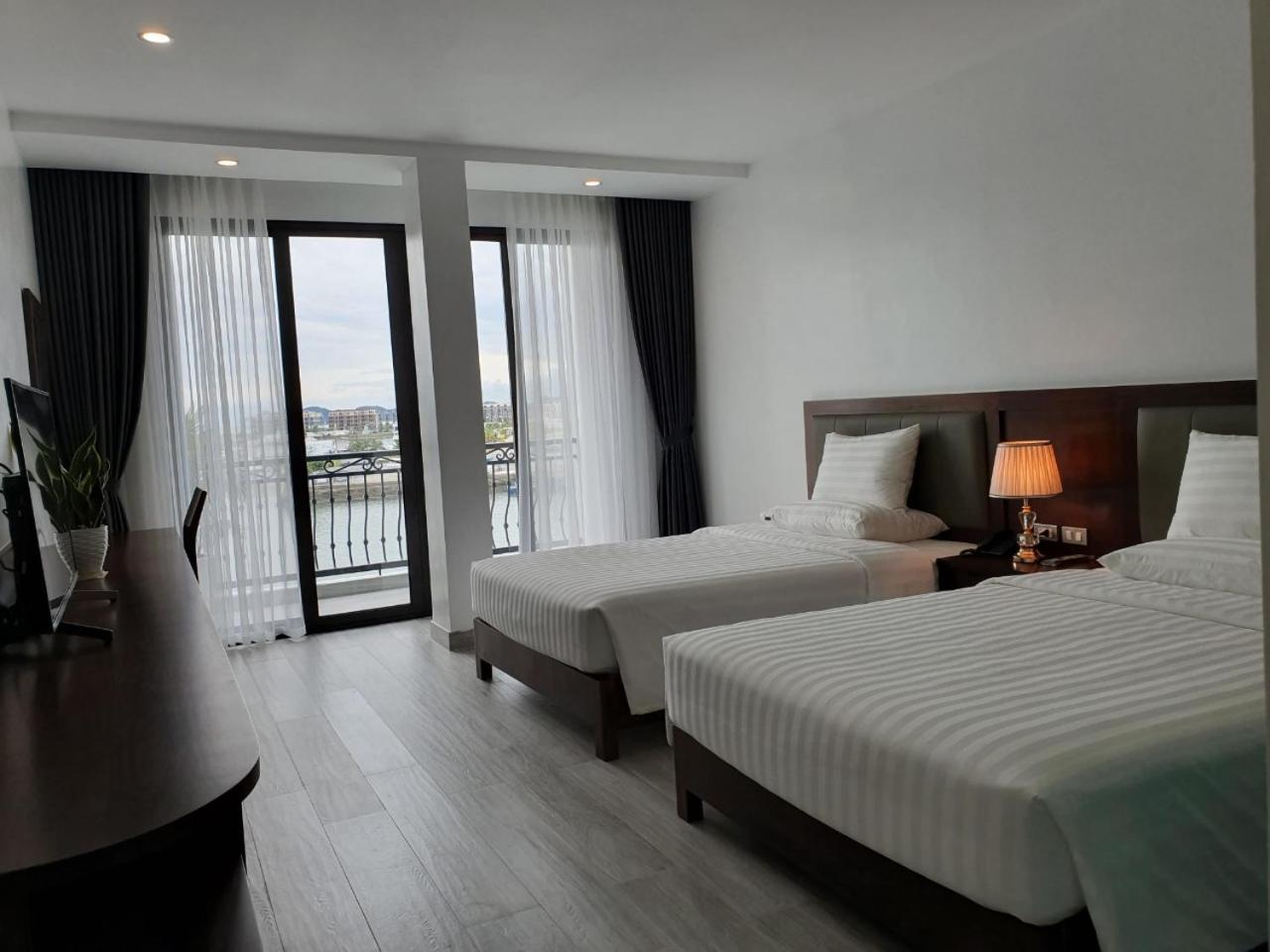 Deluxe Twin Room with Sea View photo 1