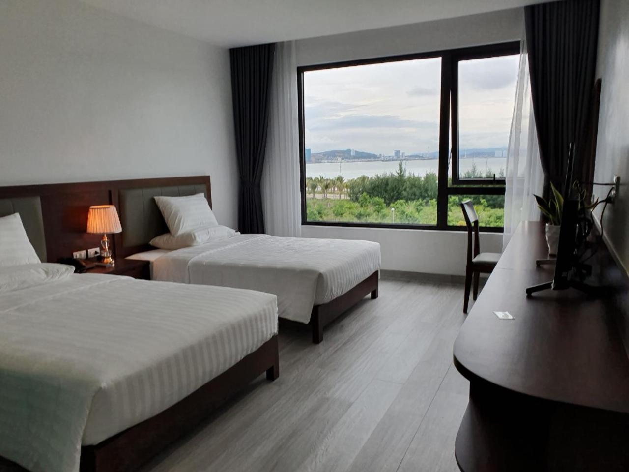Superior Twin Room with Sea View photo 2