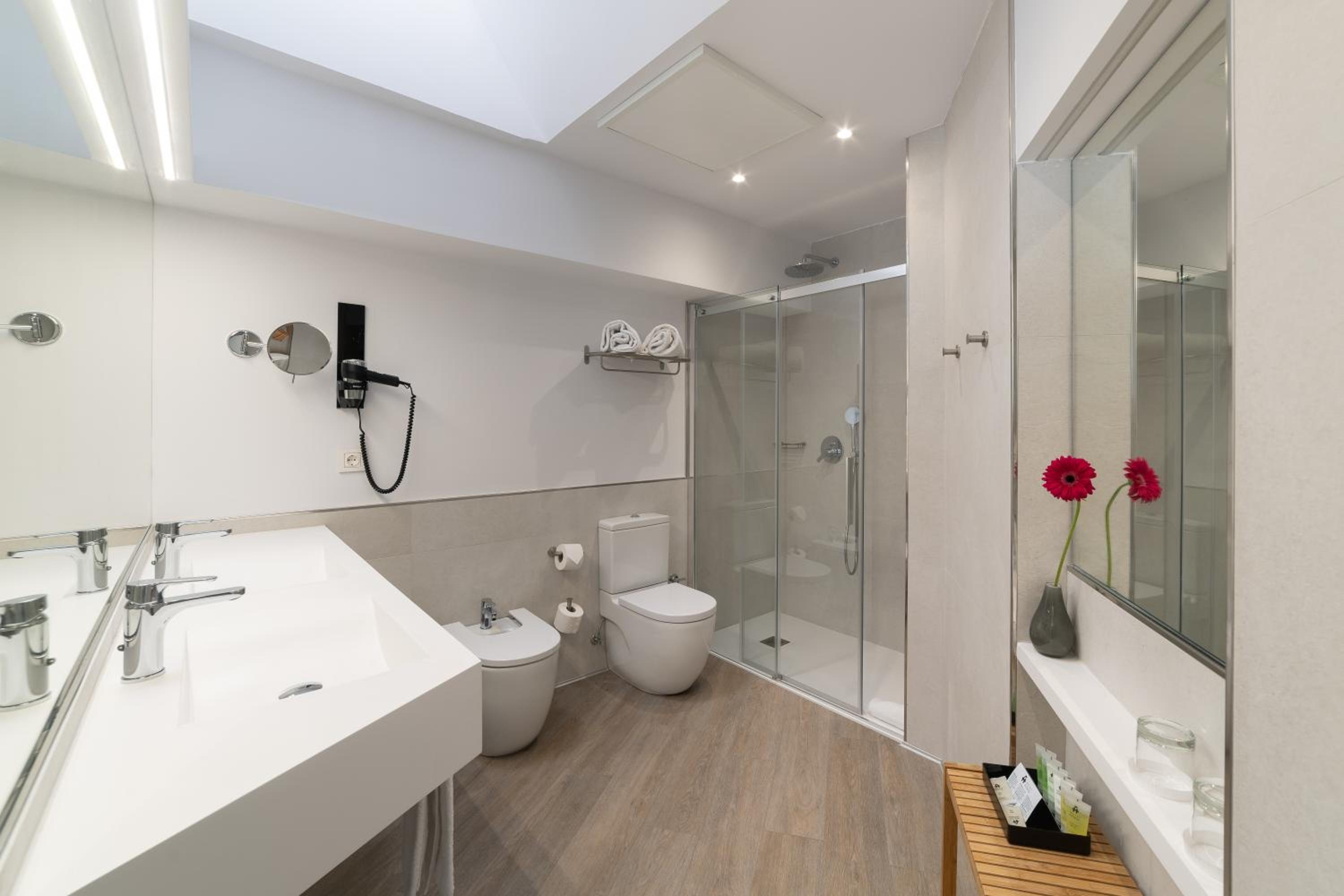 Premium Quadruple Room - Photo 5