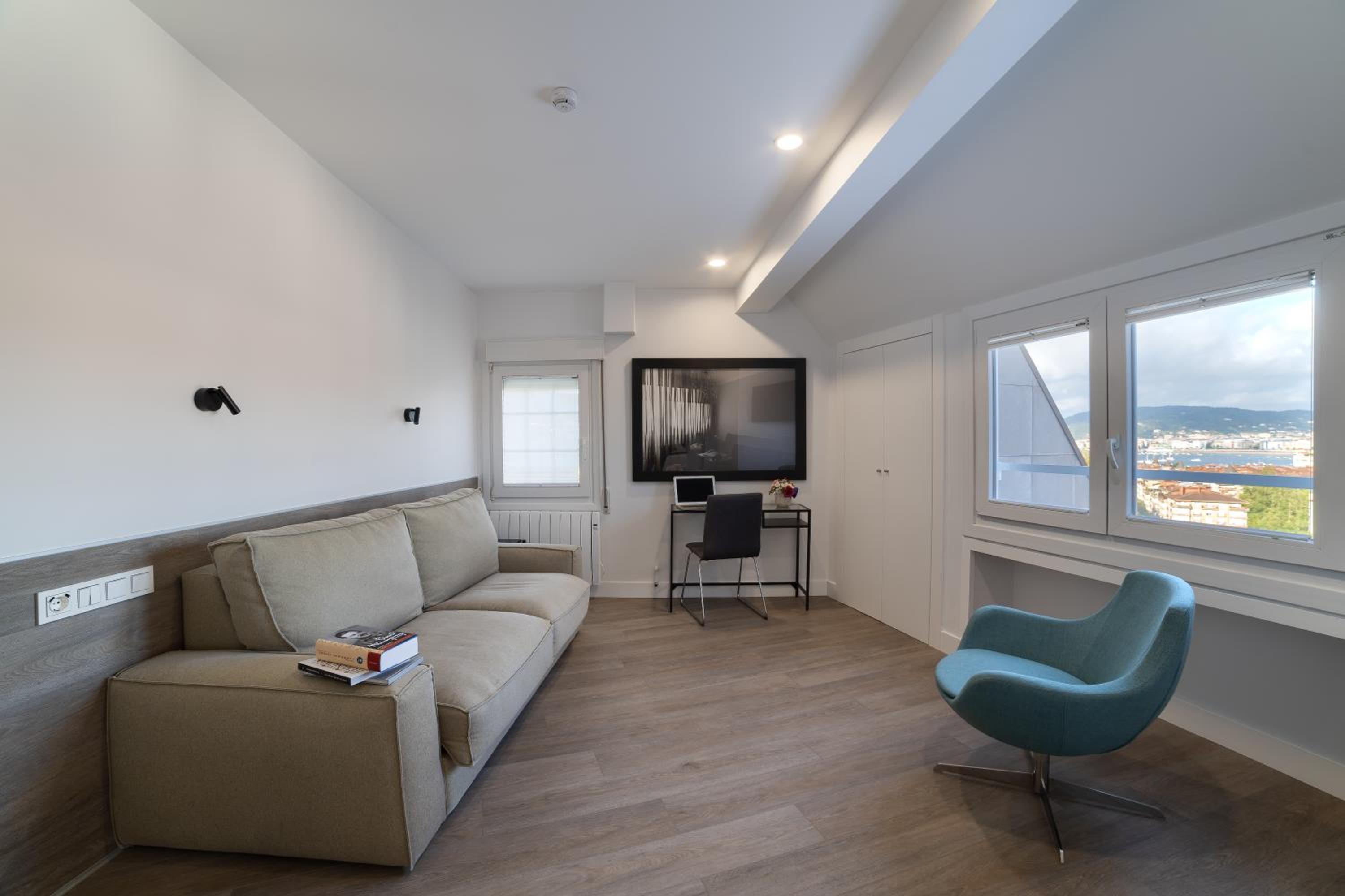 Premium Quadruple Room - Photo 8