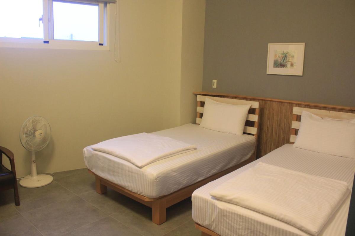 Standard Double Room with Shared Bathroom photo 3