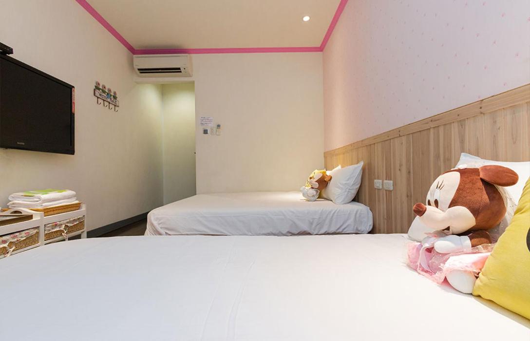 Economy Quadruple Room With Shared Bathroom photo 2