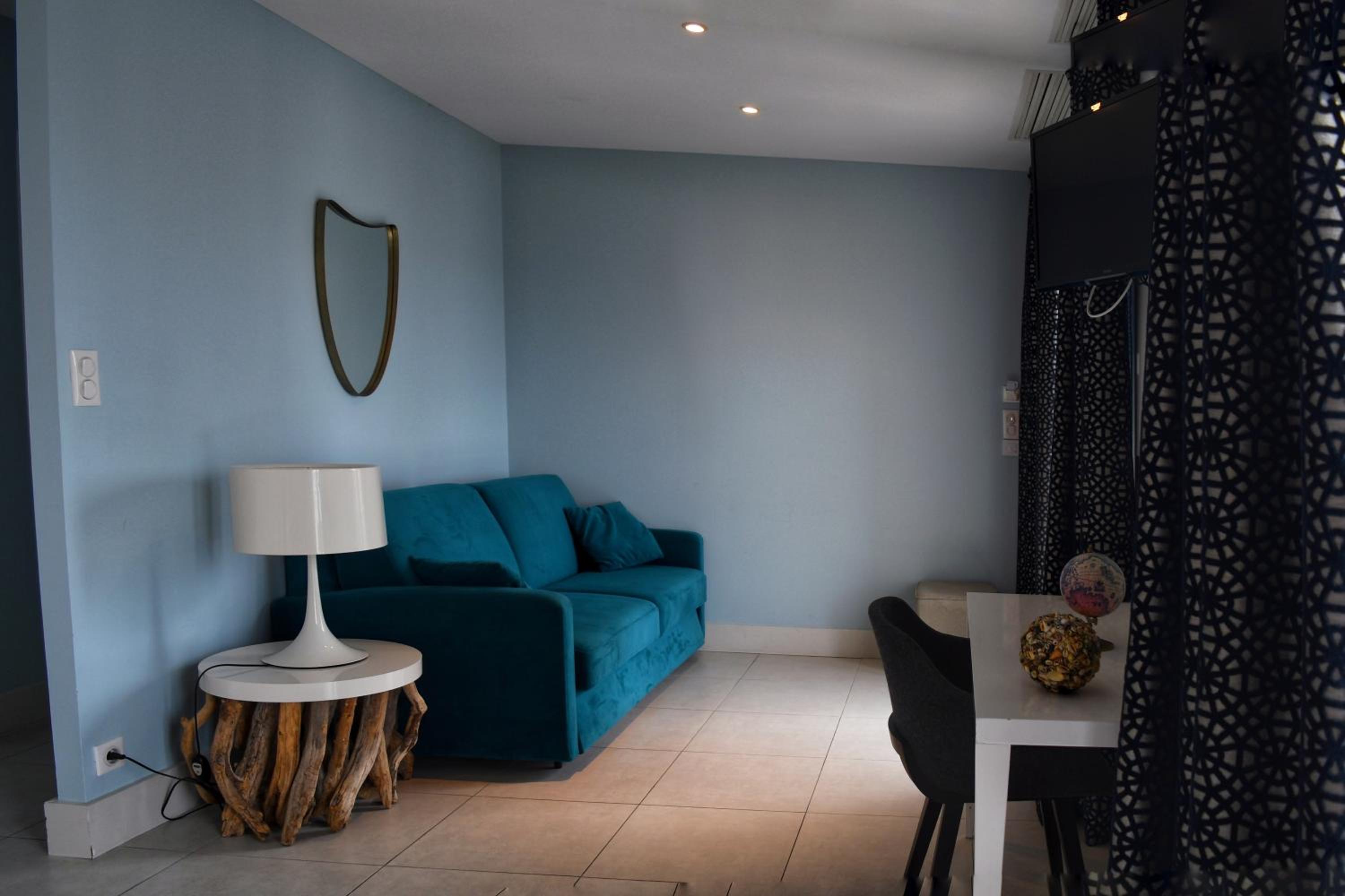 Family Room with Sea View - Photo 3