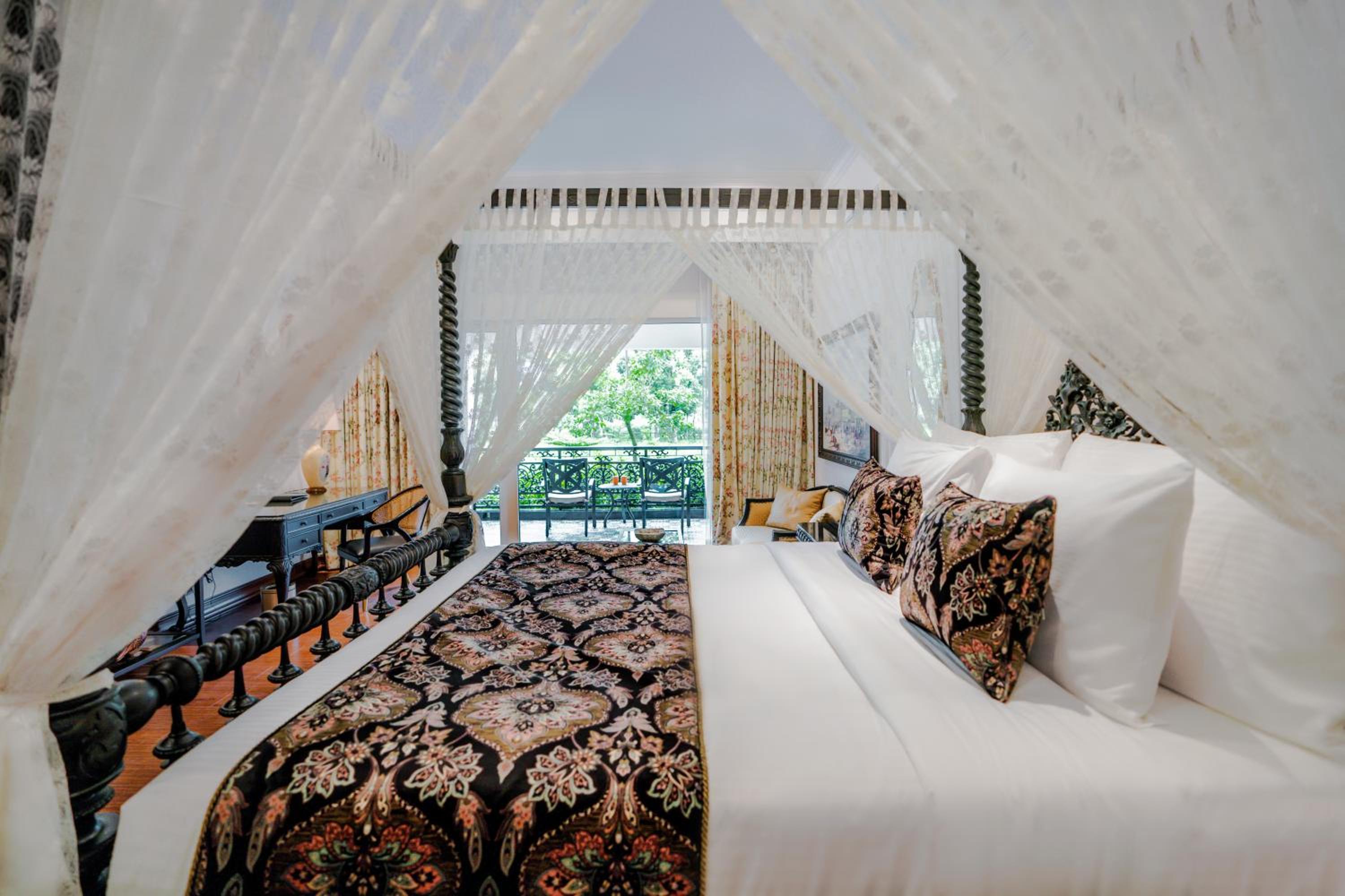 Heritage Room - 10% Discount on Foods & Soft Beverages* | 15% Discounts on Laundry Services* | INR 500 spa credit during your stay on selective Massage services. TnC Apply.* | Free Minibar - 2 cans of soft Beverages (Once on Arrival) - Photo 5