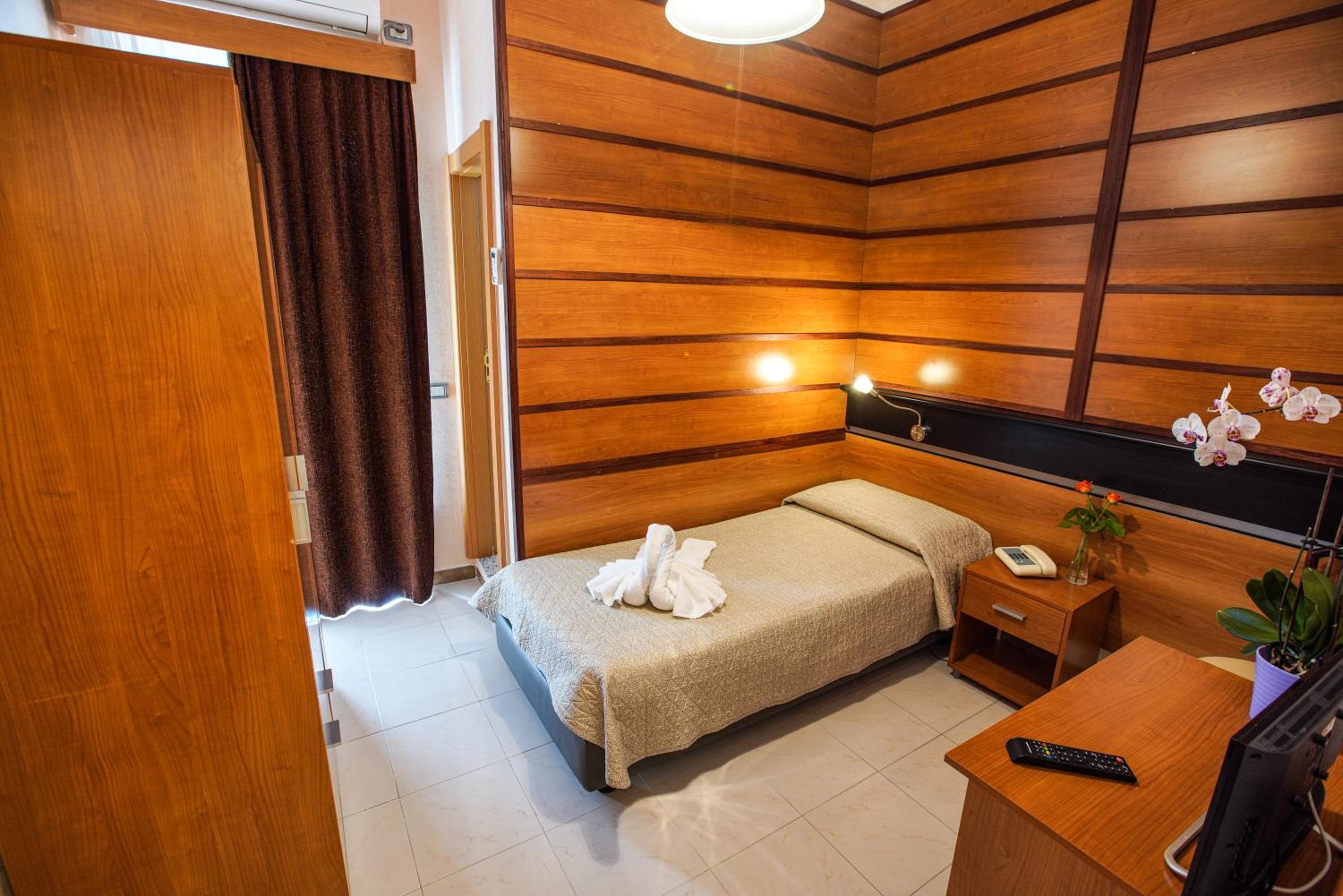 Single Room with Balcony photo 3