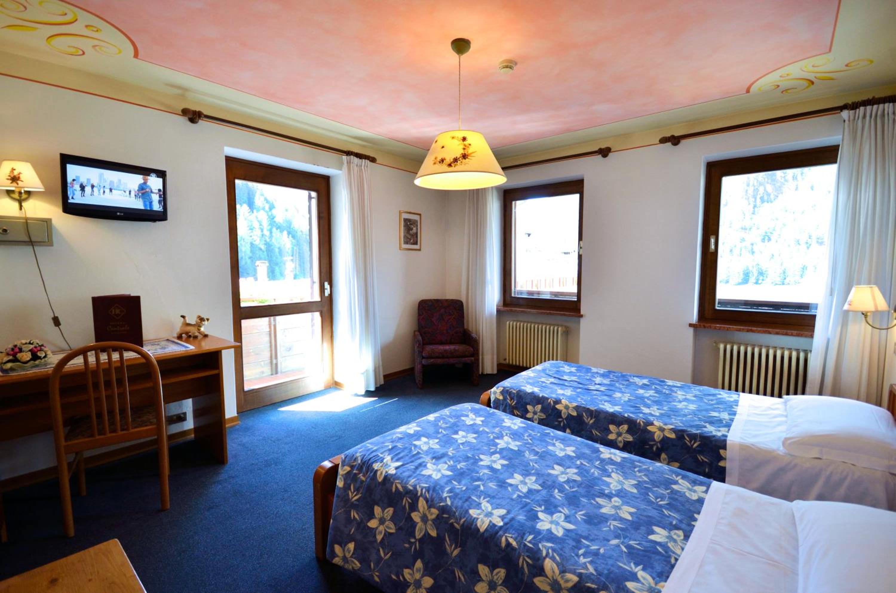 Large Double or Twin Room photo 3