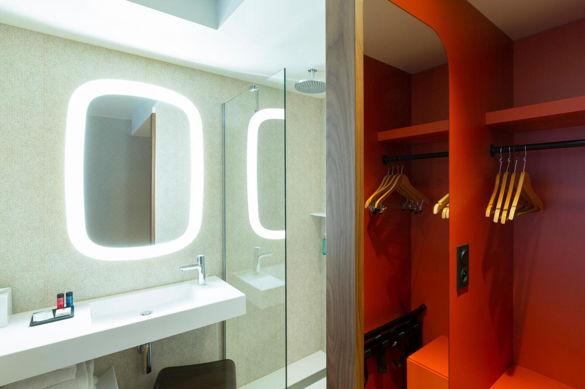 Superior Double or Twin Room photo 3