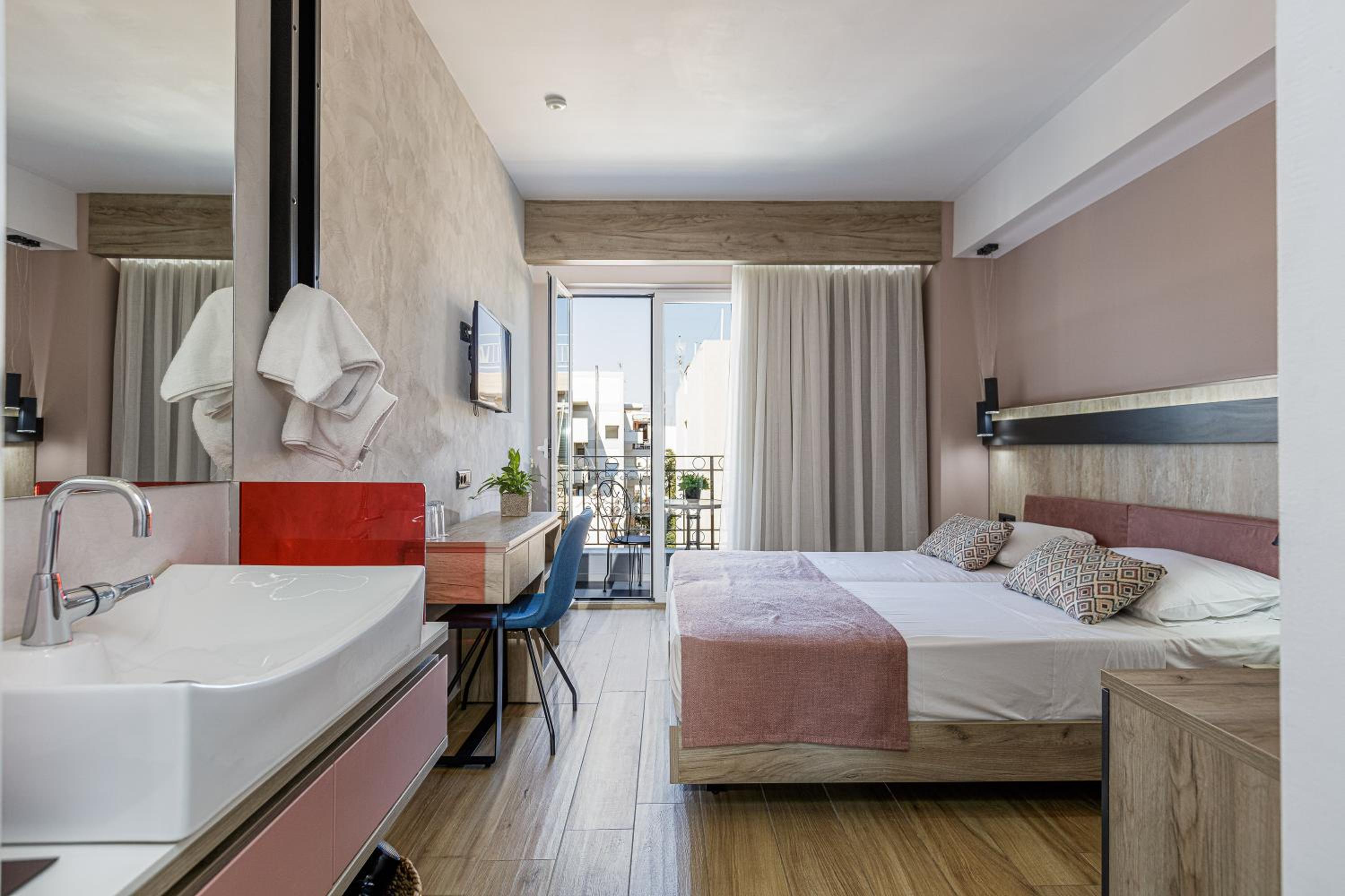 Standard Room - Photo 11