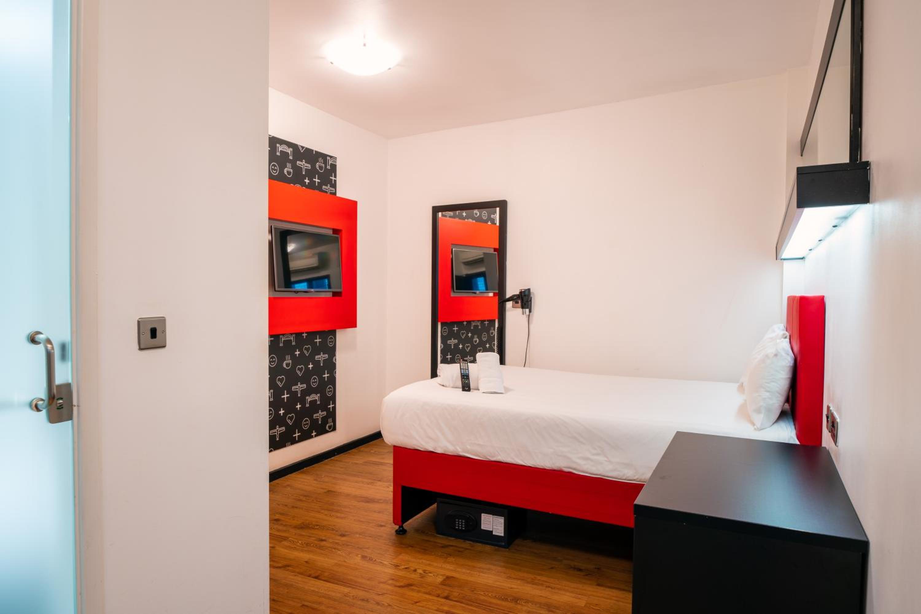 Double Room without Window photo 2