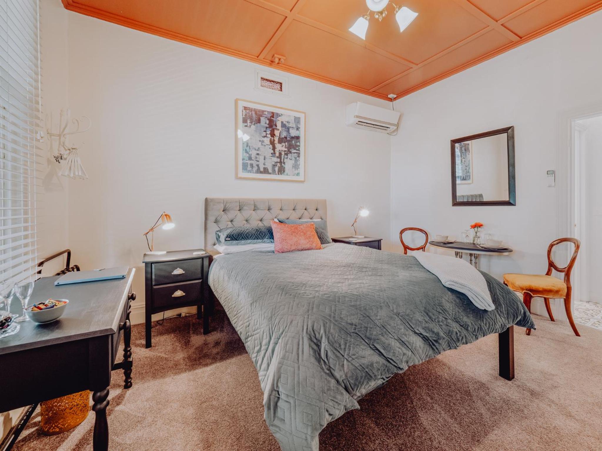 Deluxe Queen Room A photo 2