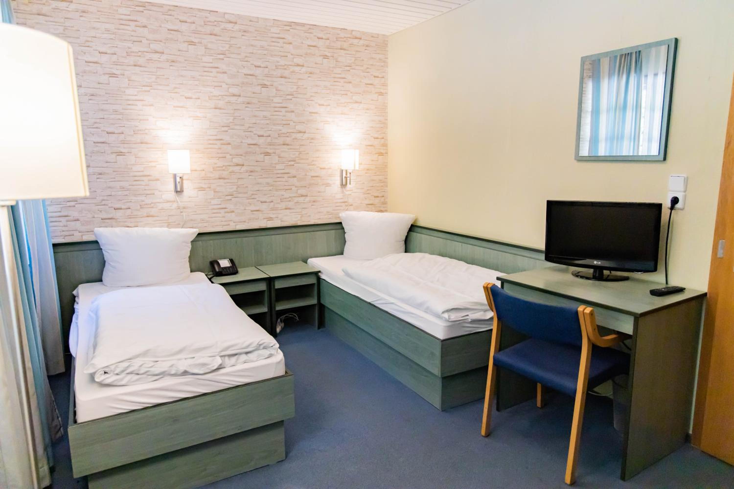 Small Twin Room photo 1
