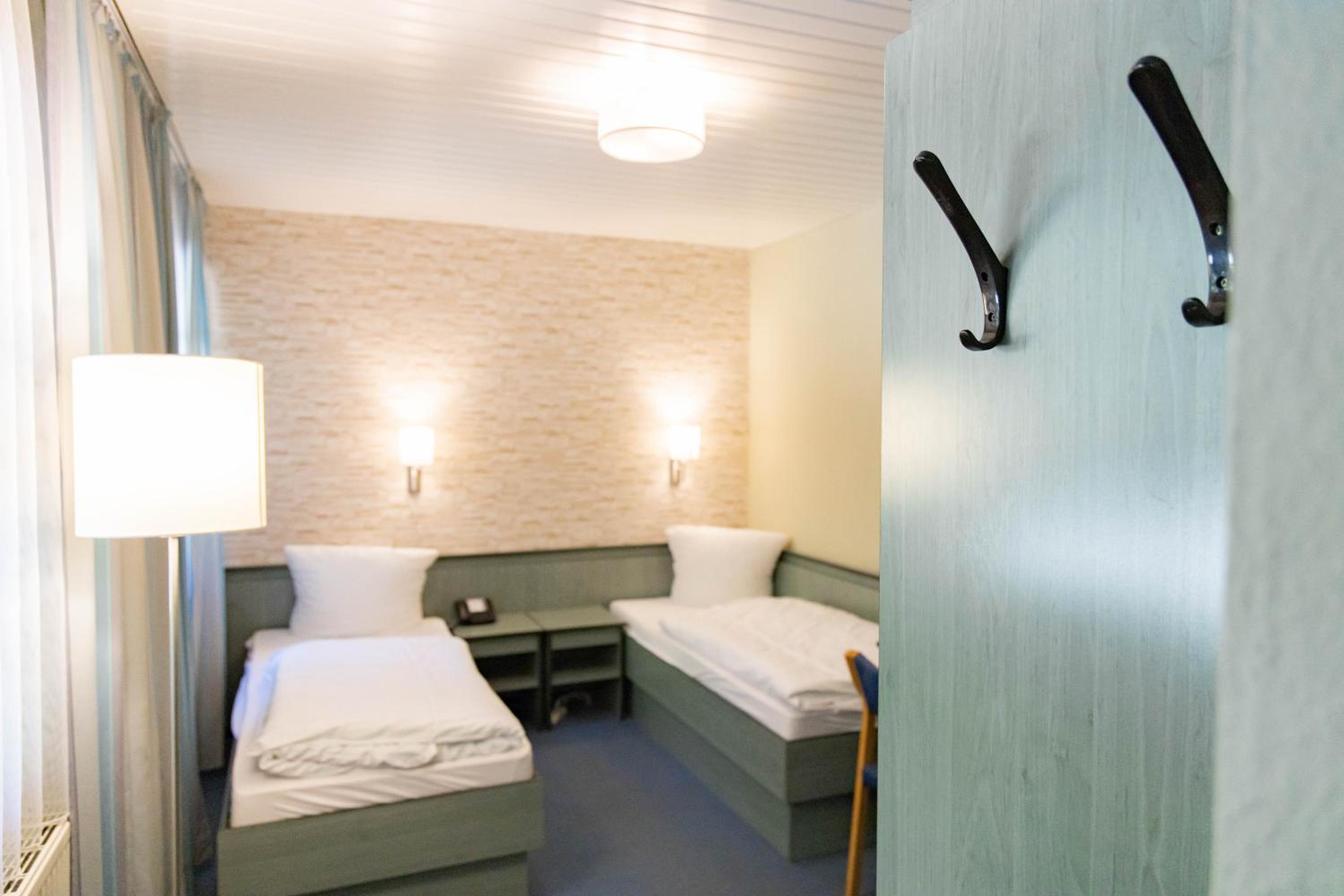 Economy Twin Room photo 1