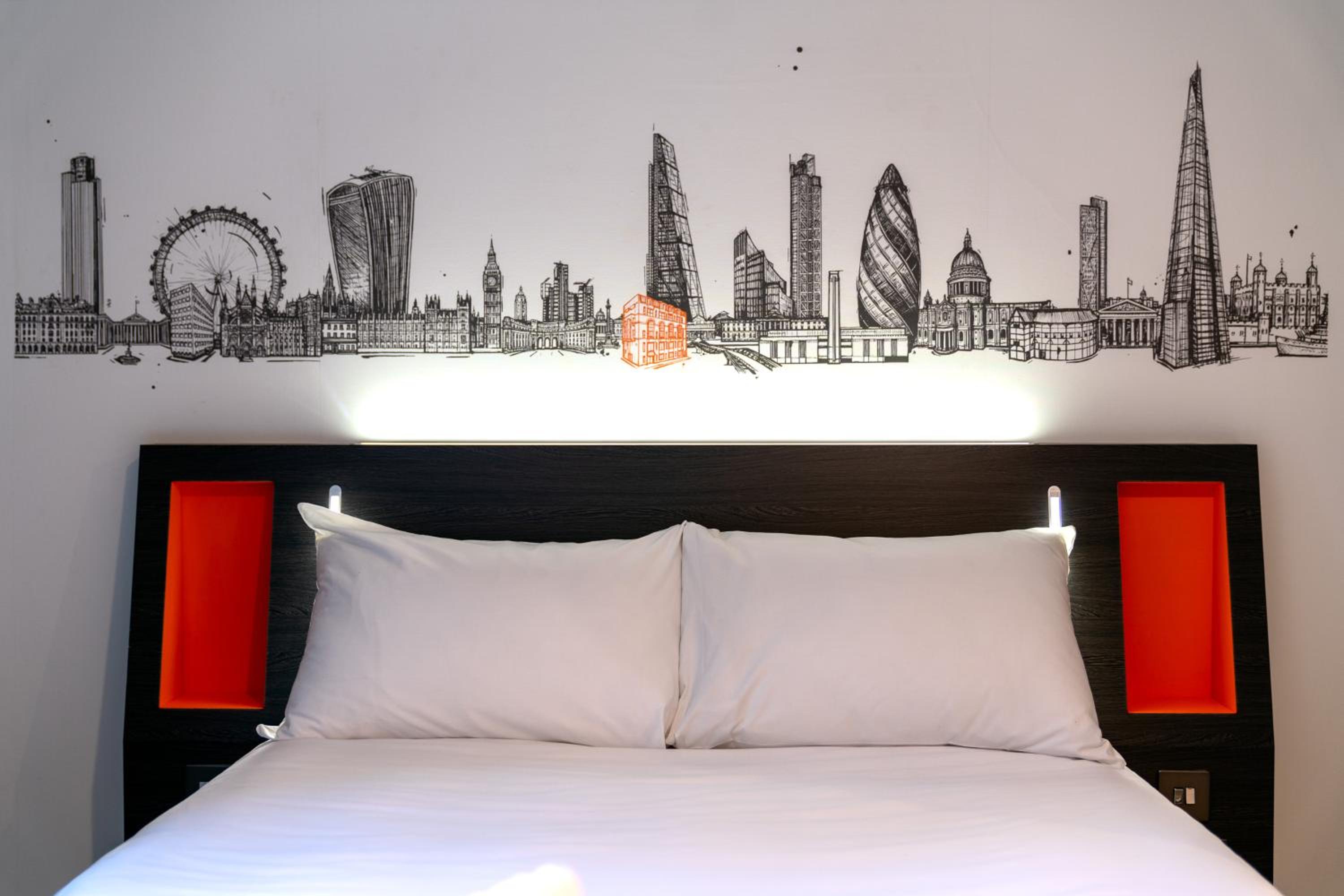 Double Room with Window photo 2