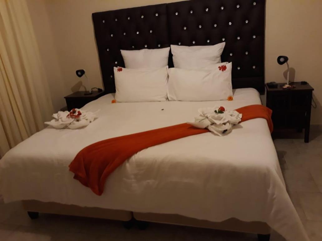 Double Room with Shared Bathroom photo 1