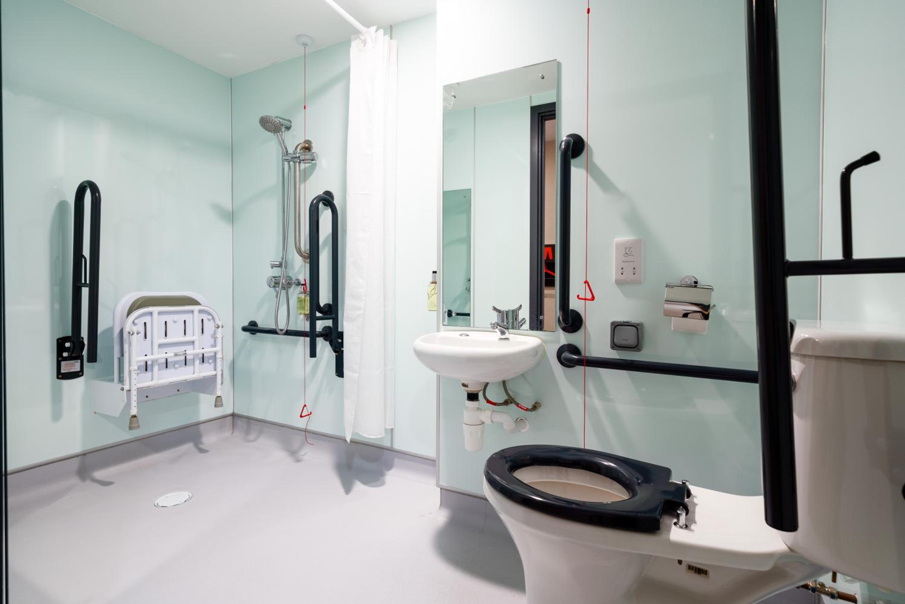 Double Room - Disability Access Without Window photo 3