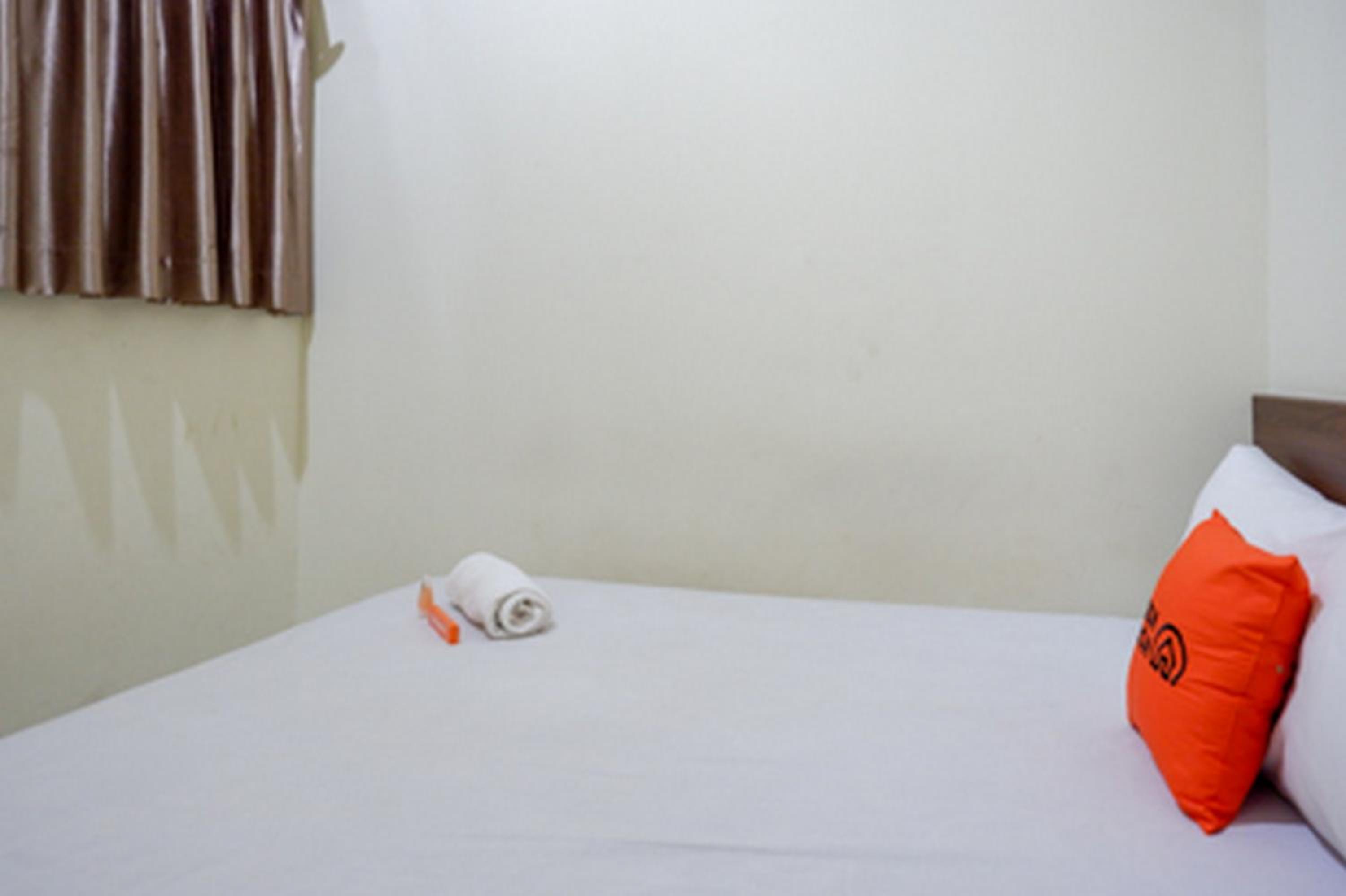 Single Room with Shared Bathroom