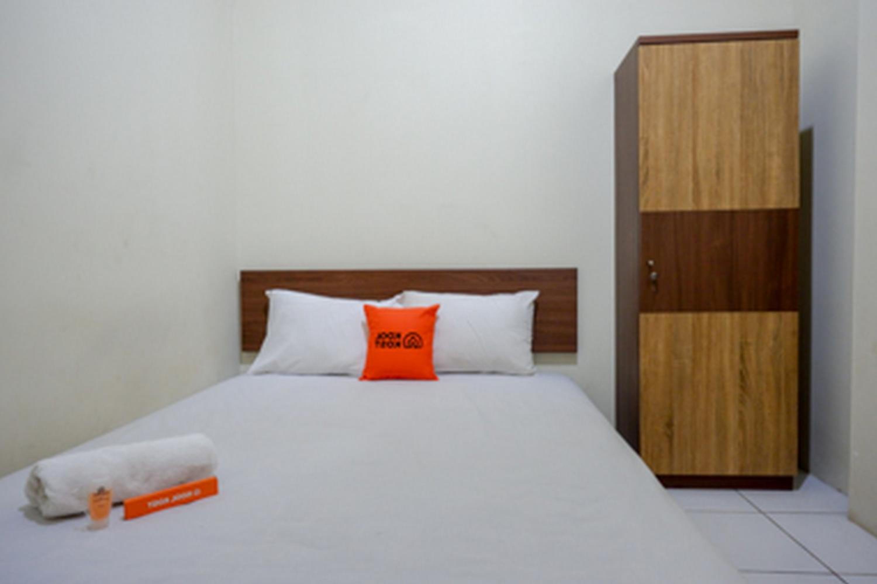 Standard Double Room with Shared Bathroom