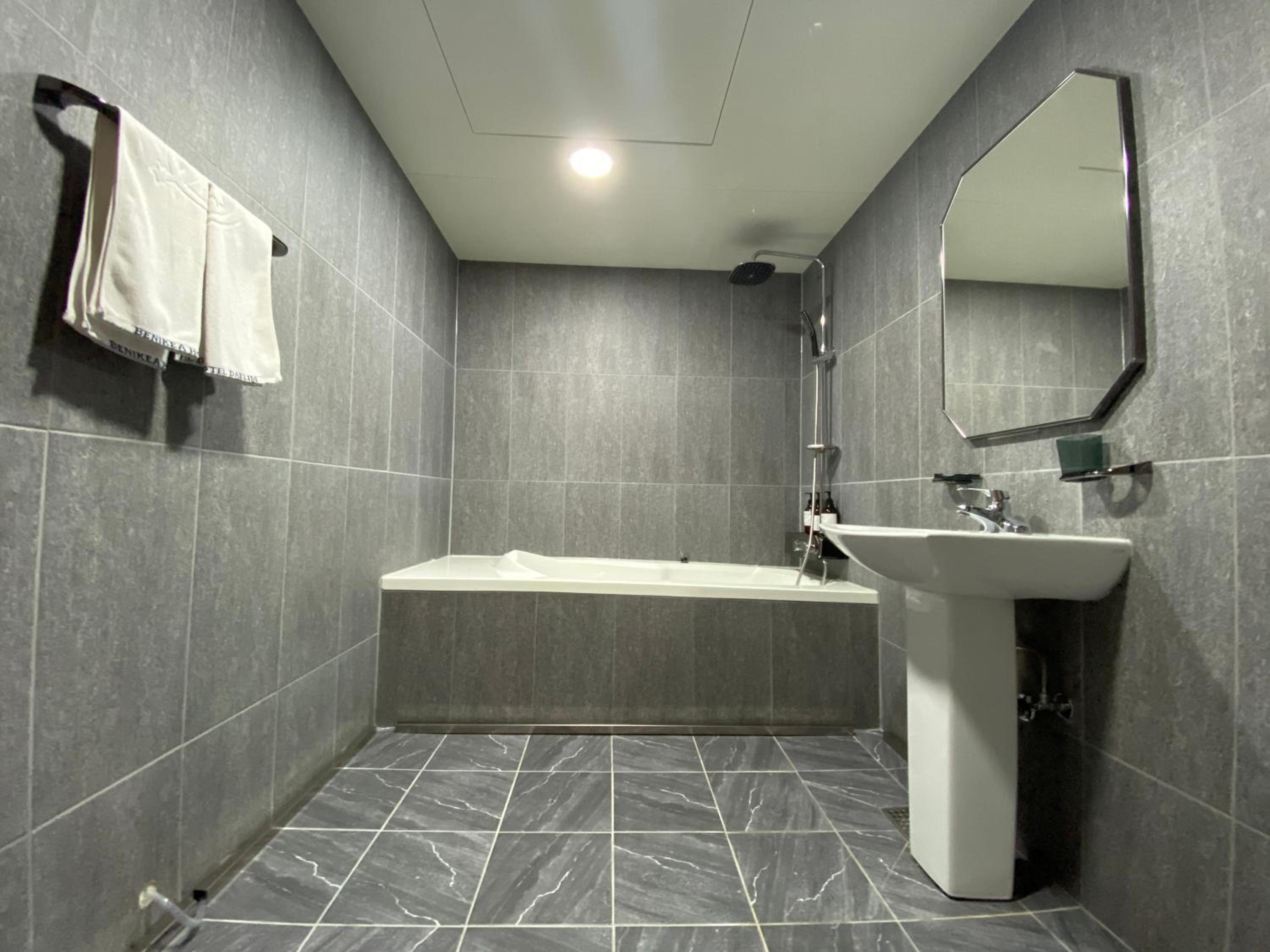 Premium Twin Room - Photo 4