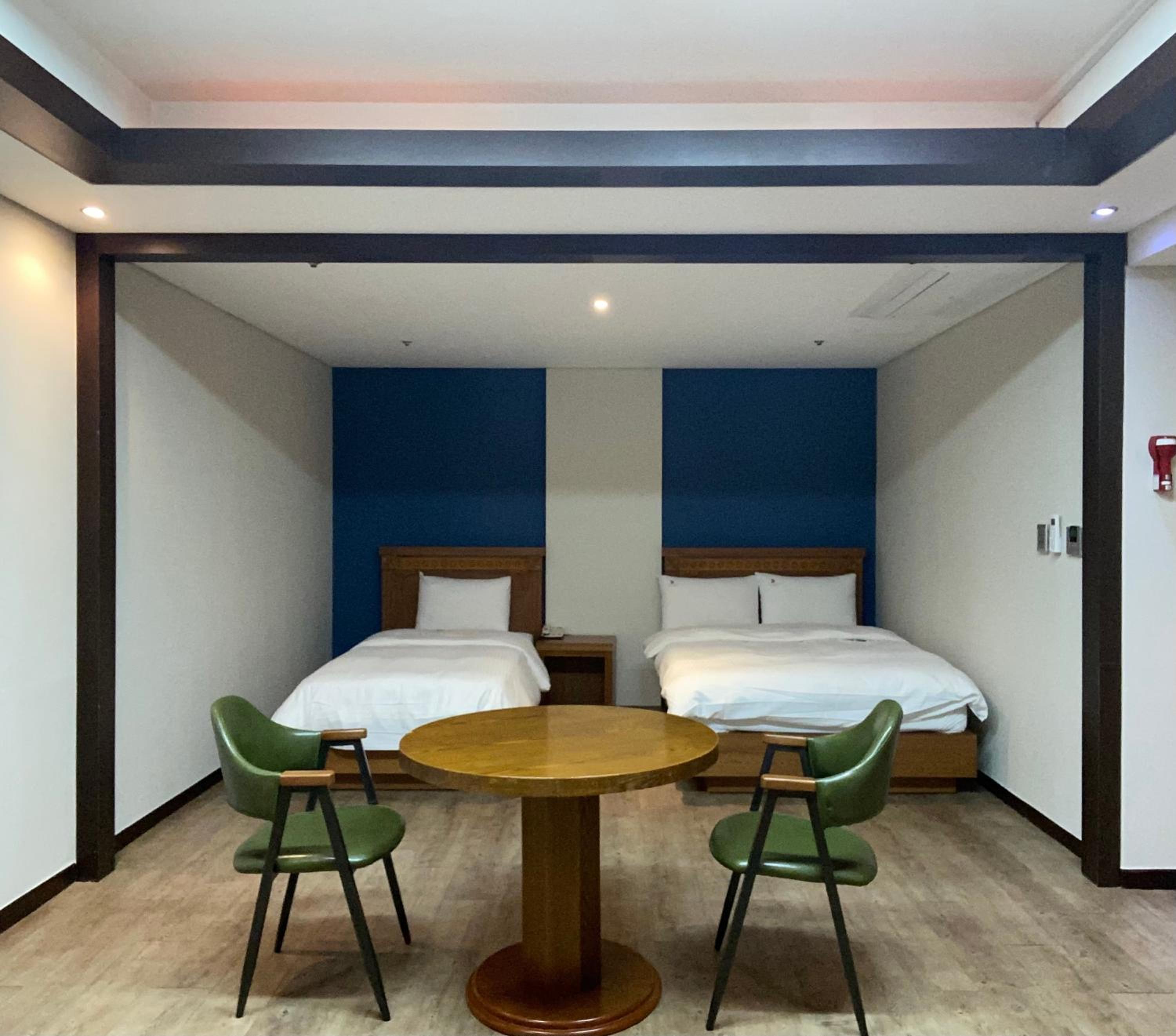Premium Twin Room - Photo 14
