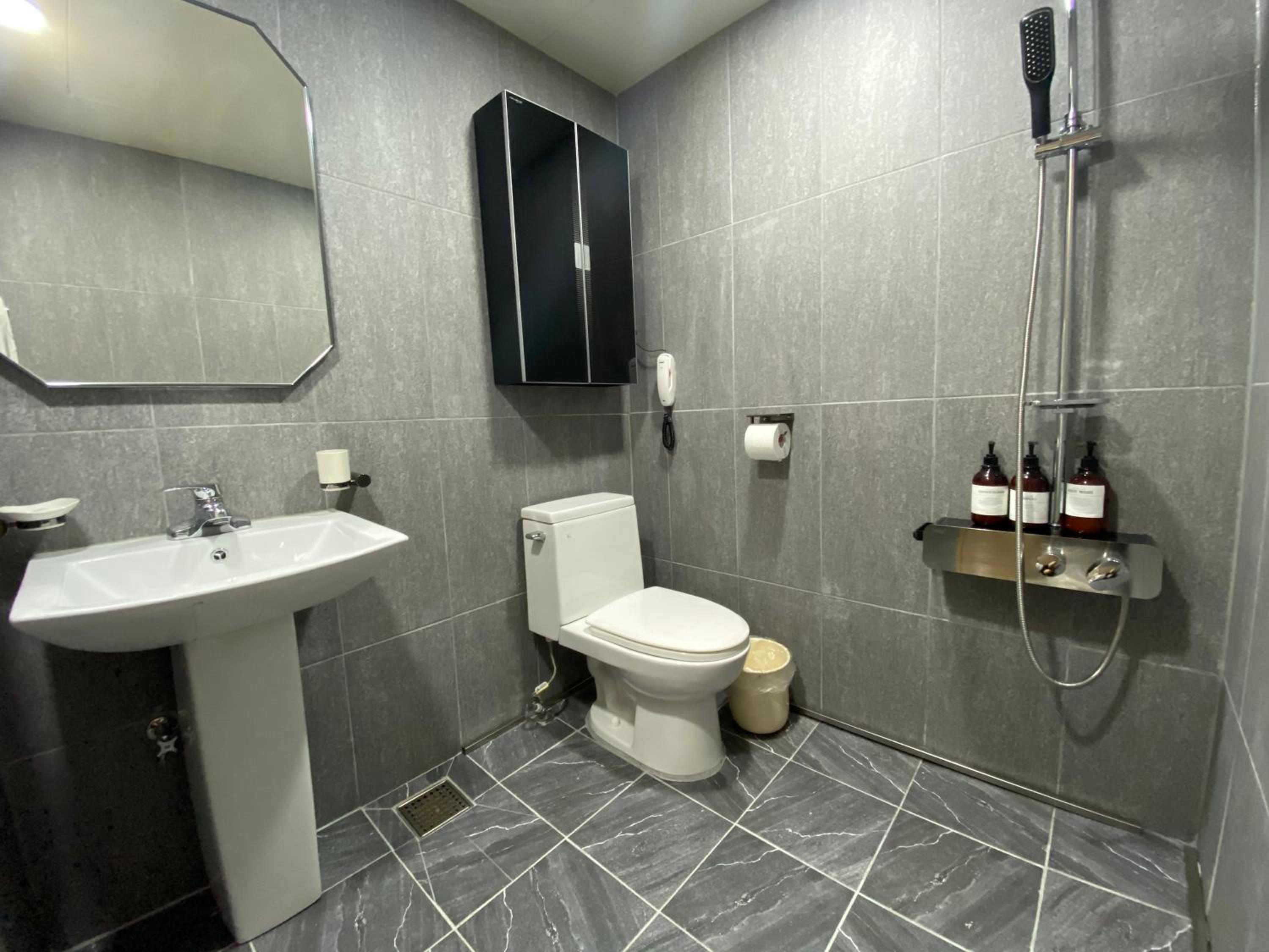 Standard Twin Room - Photo 4