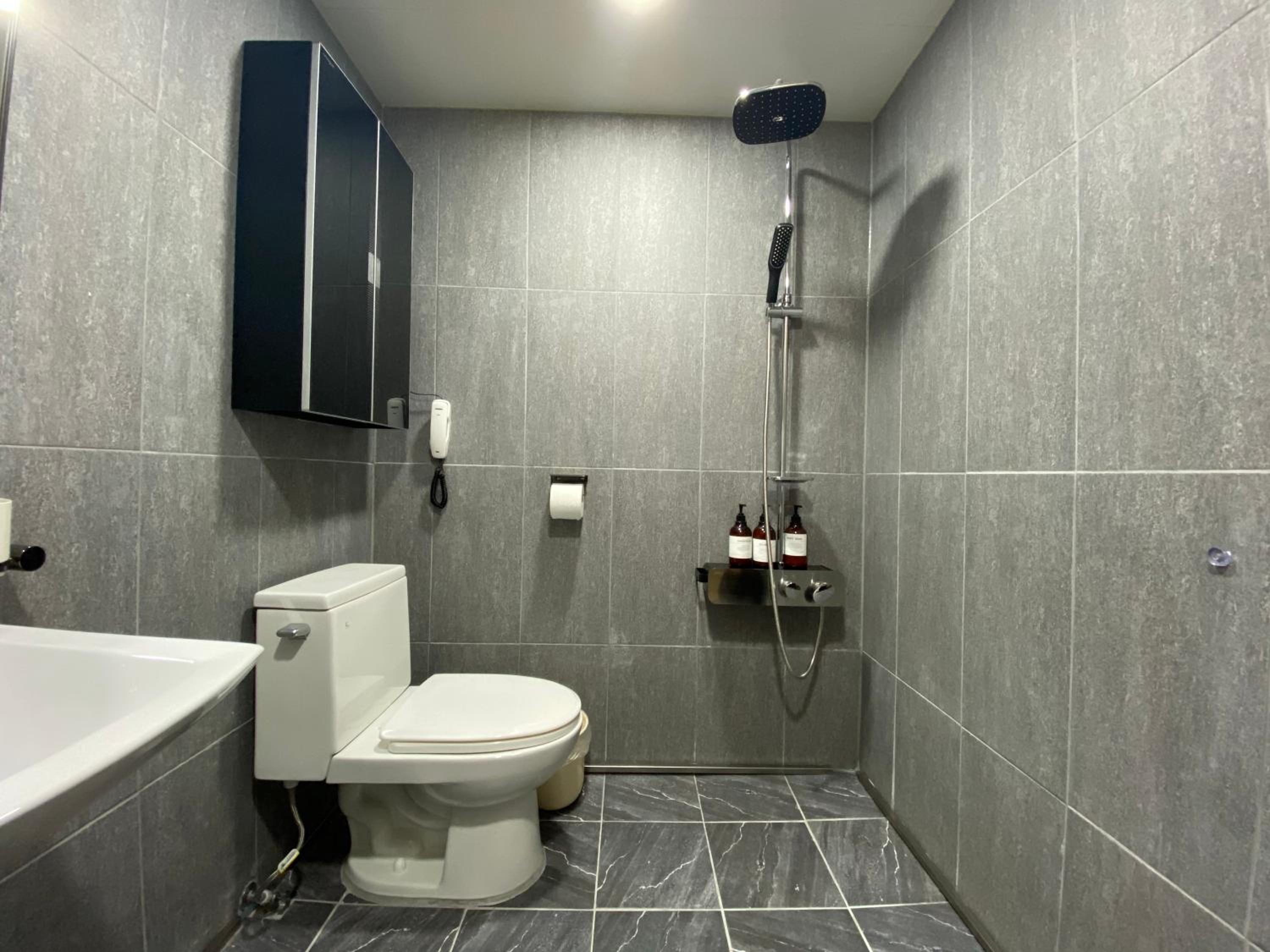 Standard Twin Room - Photo 6