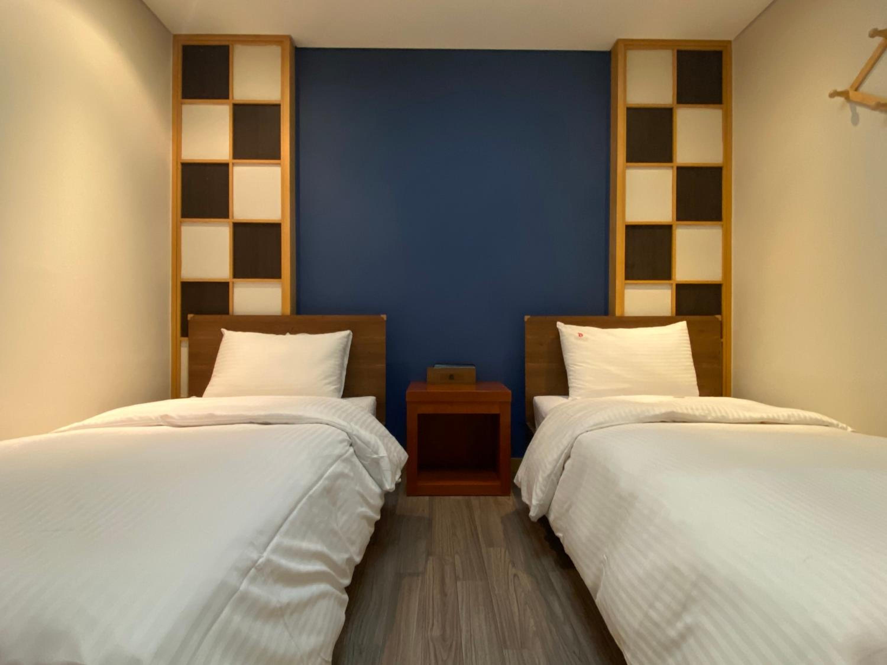 Standard Twin Room - Photo 2