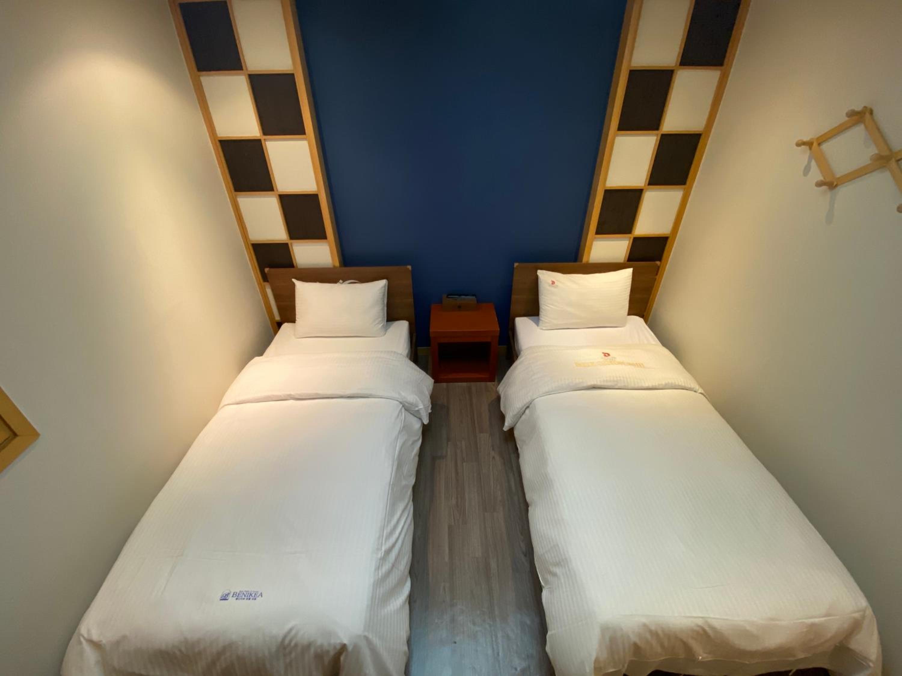 Standard Twin Room - Photo 3
