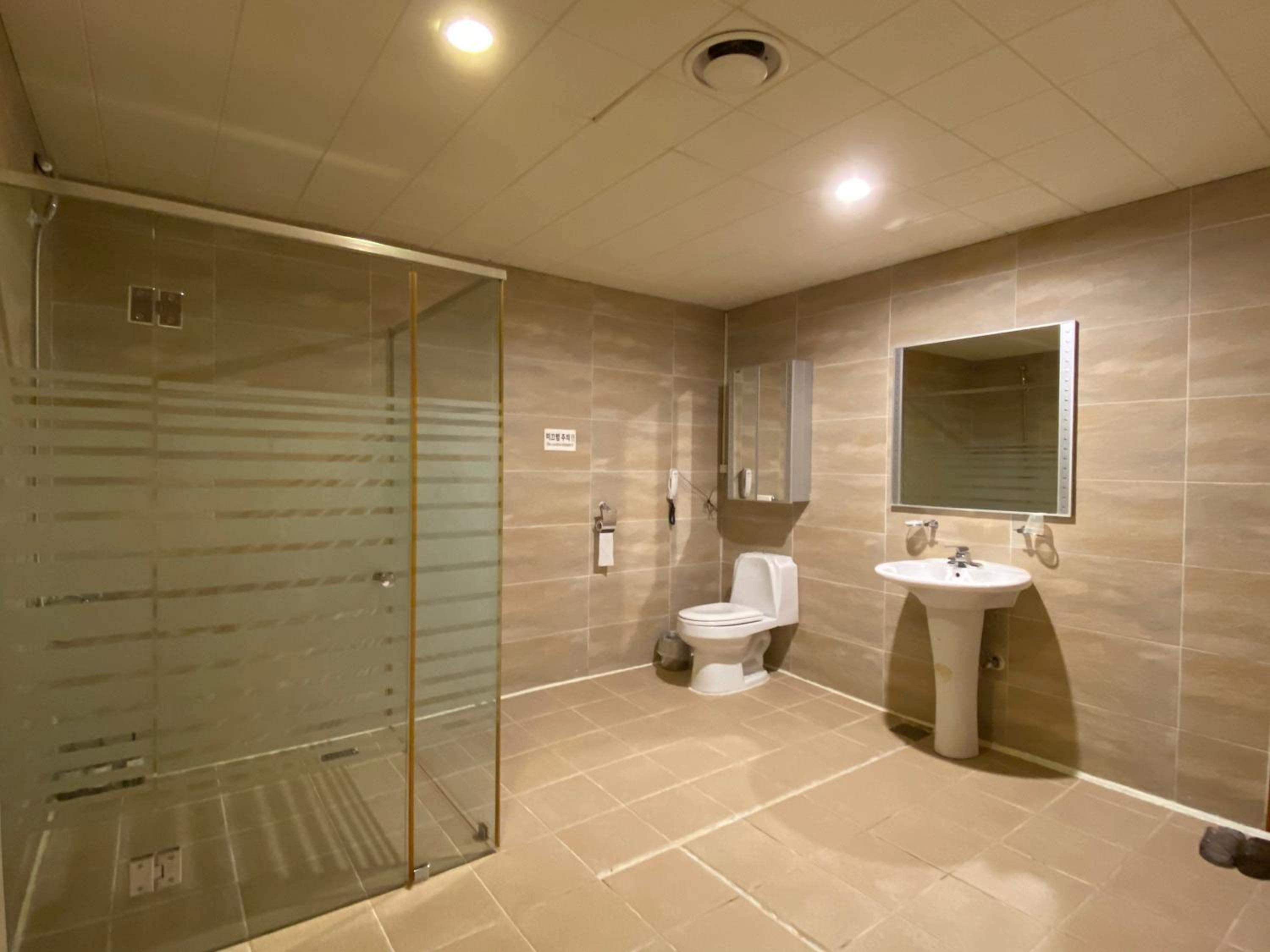 Suite - Photo 7