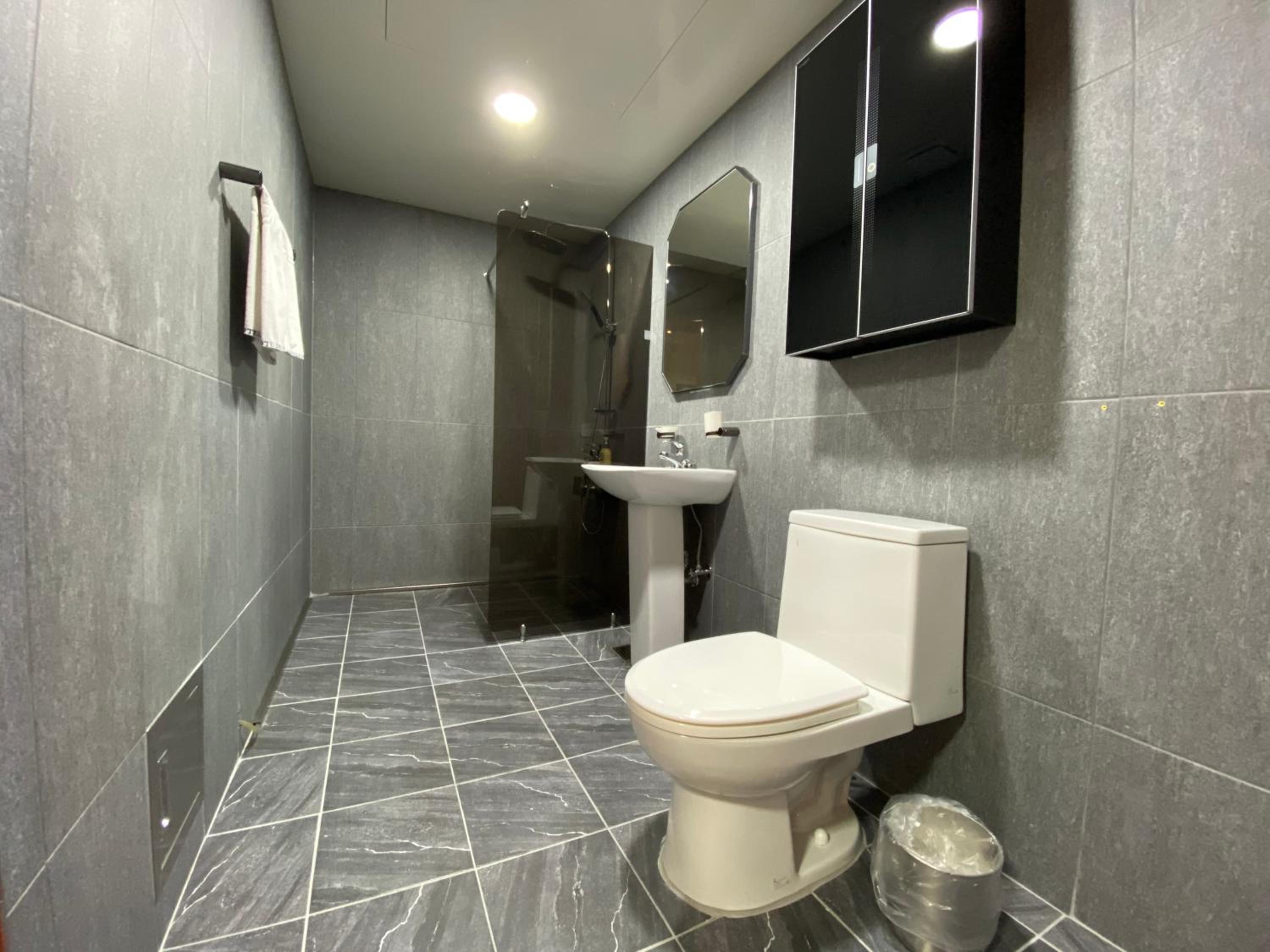 Standard Double Room with Shower - Photo 4