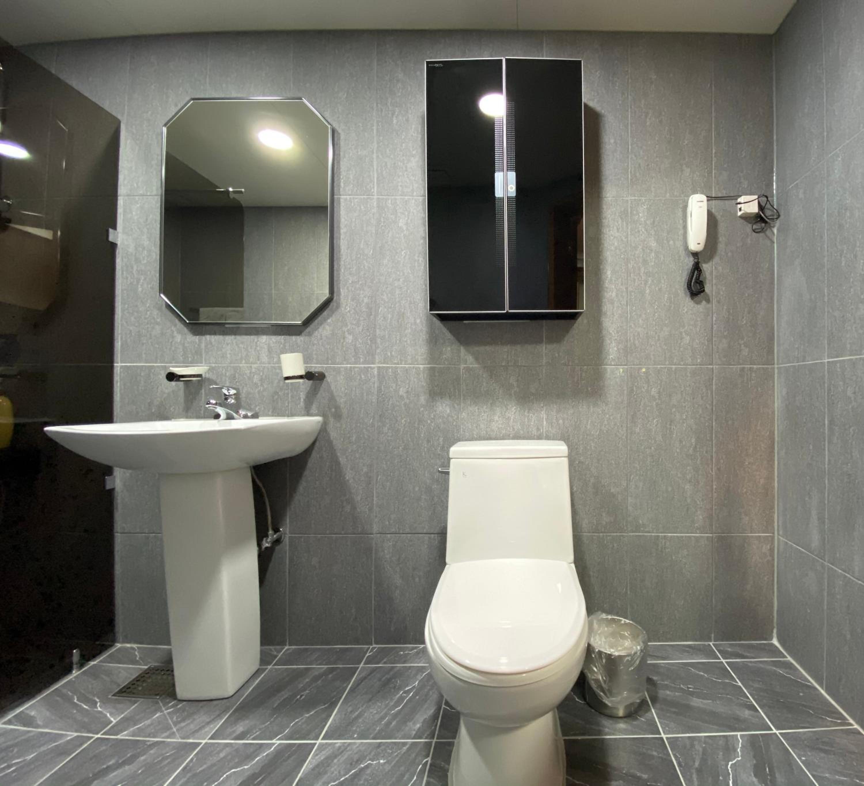 Standard Double Room with Shower - Photo 5