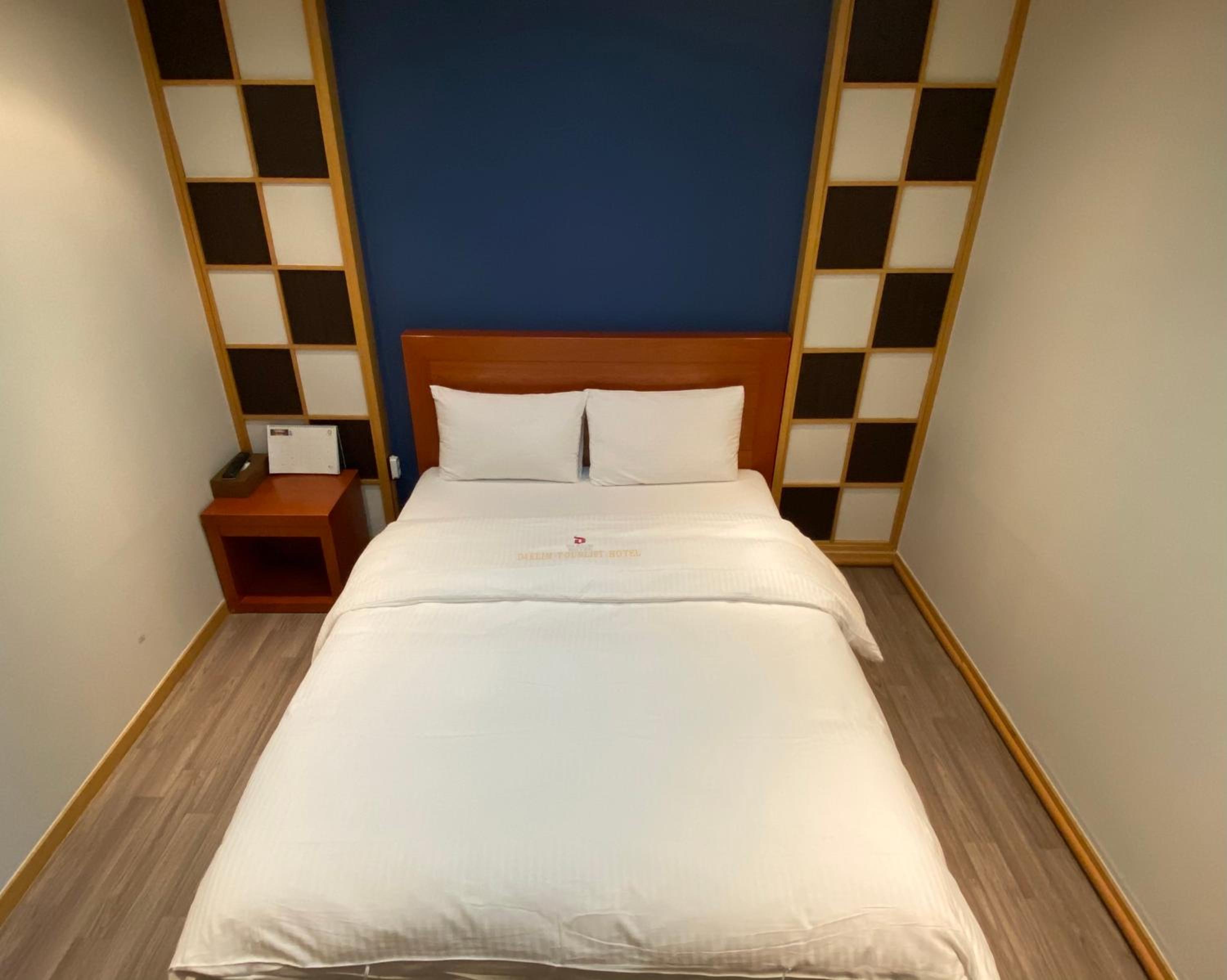 Standard Double Room with Shower - Photo 1