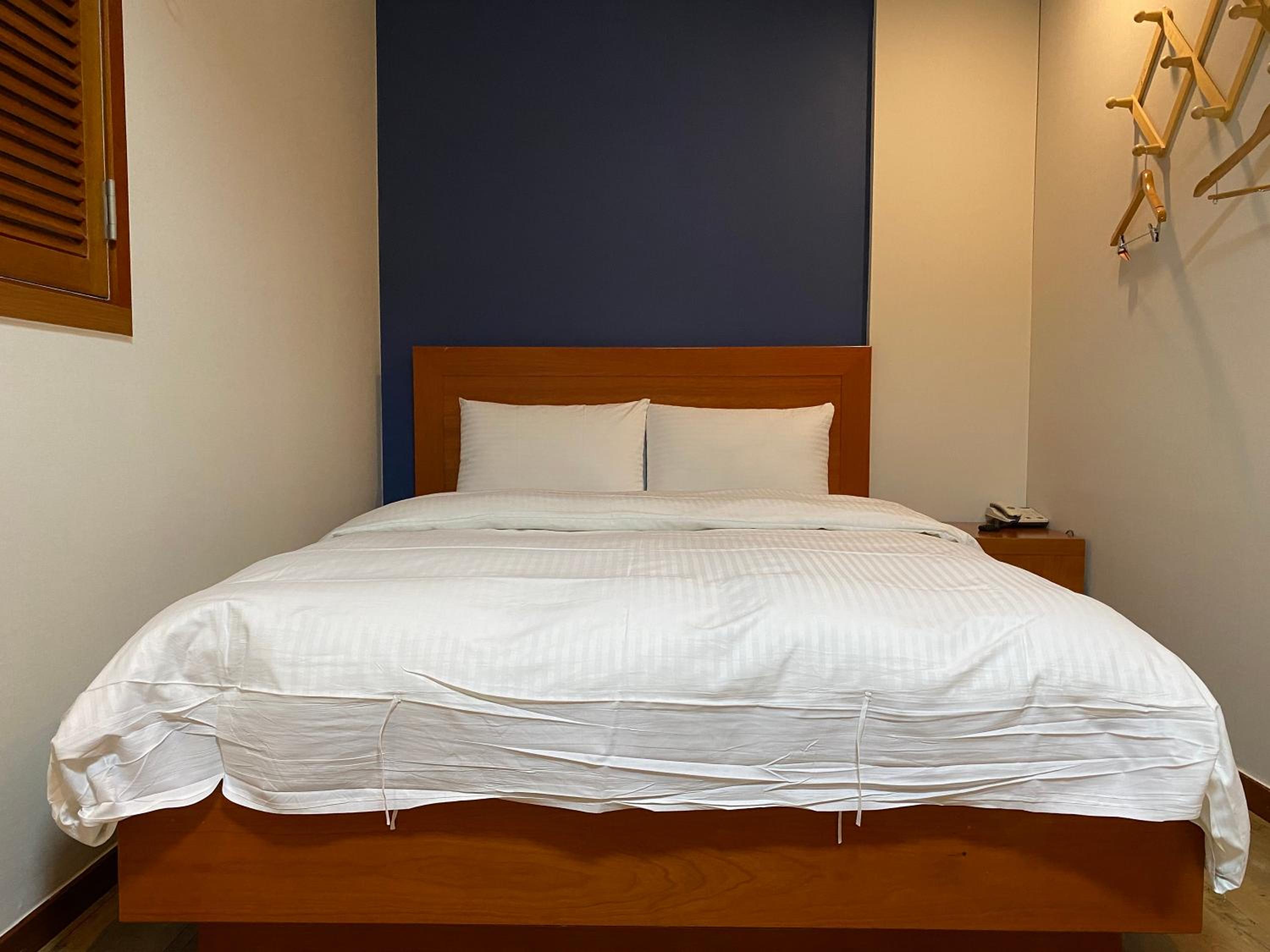 Standard Double Room with Shower - Photo 2