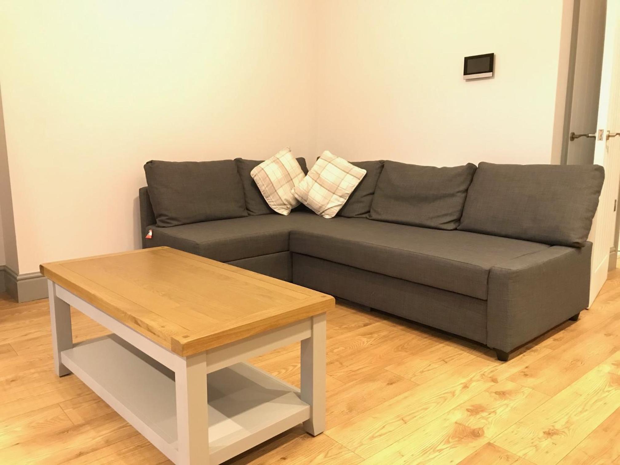 One-Bedroom Apartment - Photo 3