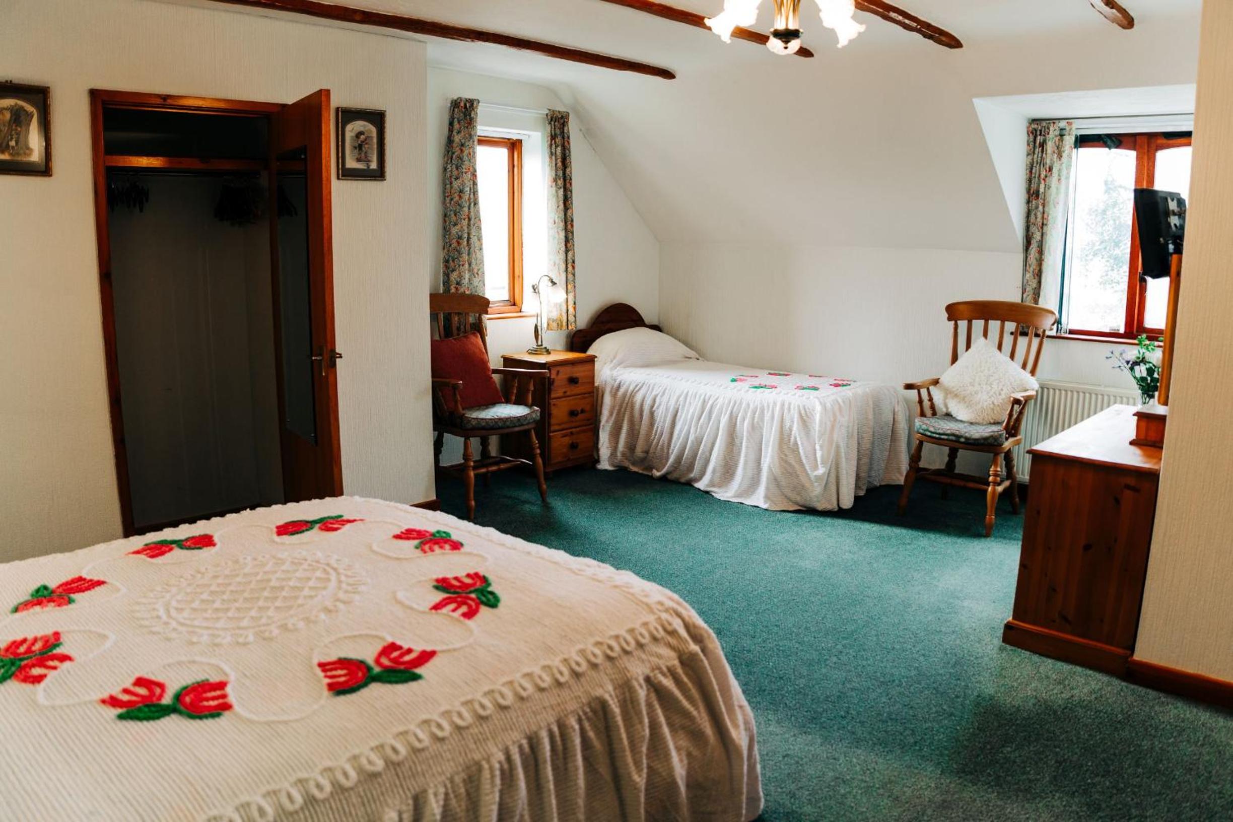 Twin Room with Bath photo 3