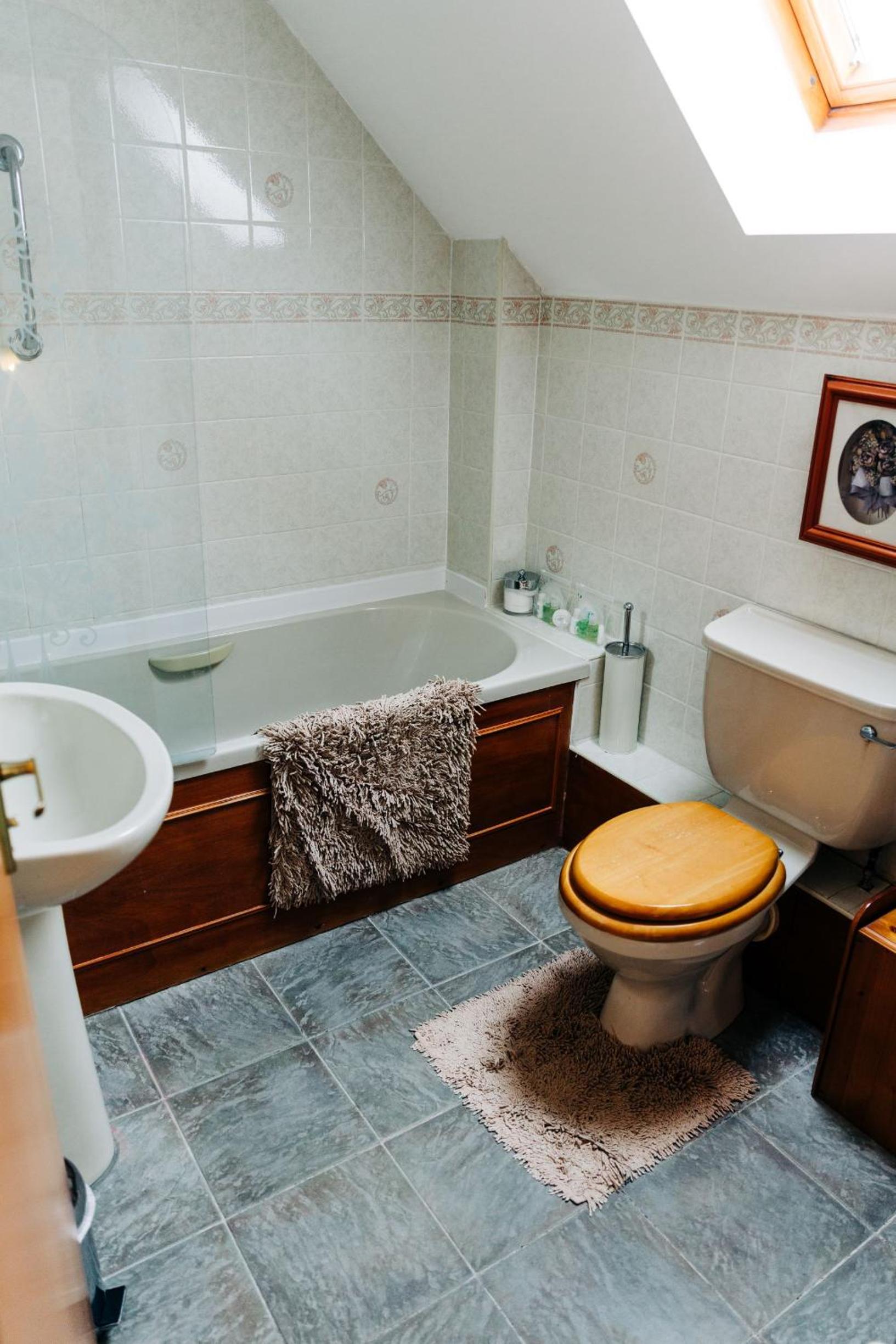 Standard Twin Room - Photo 3