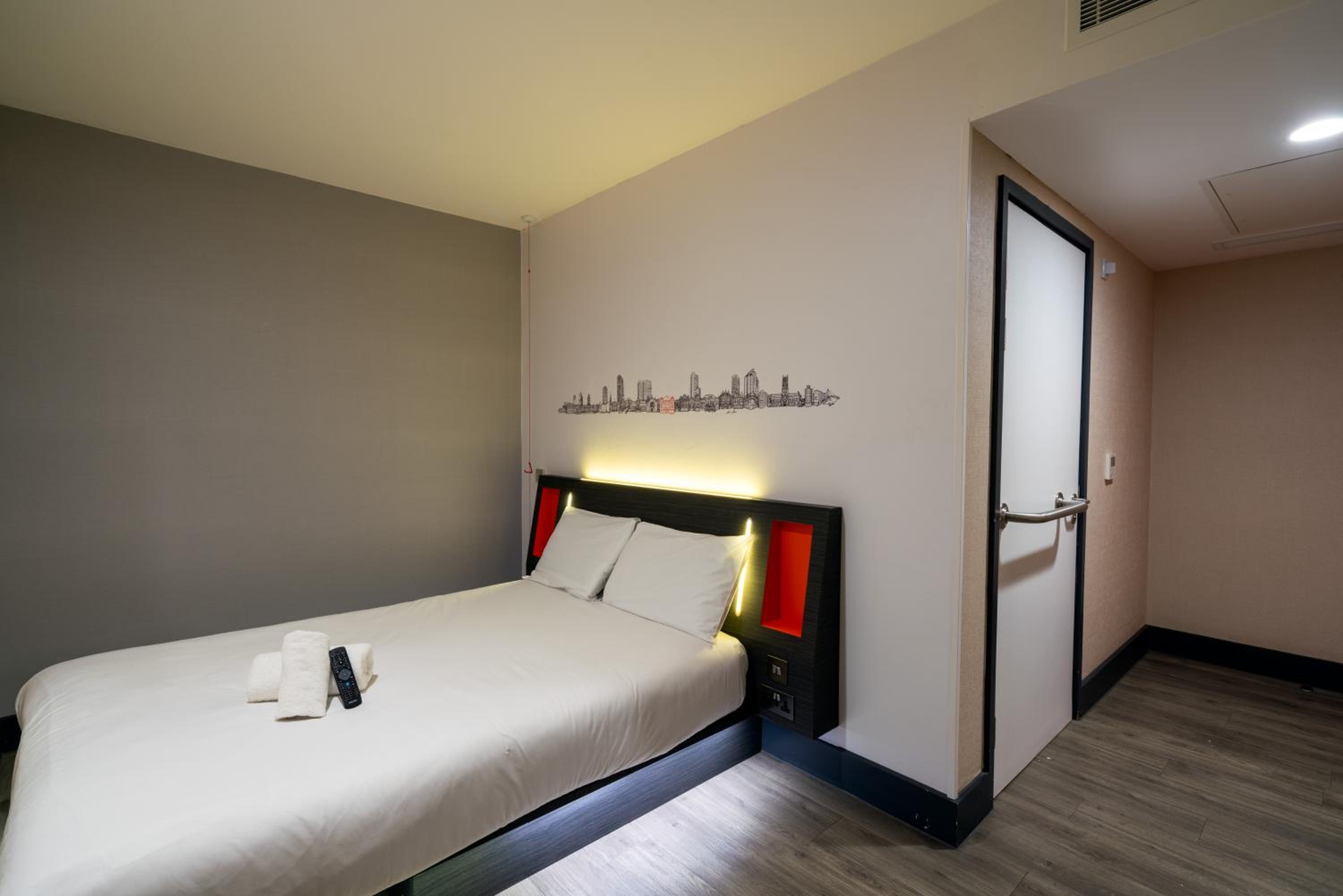 Accessible Double Room- No Window photo 2