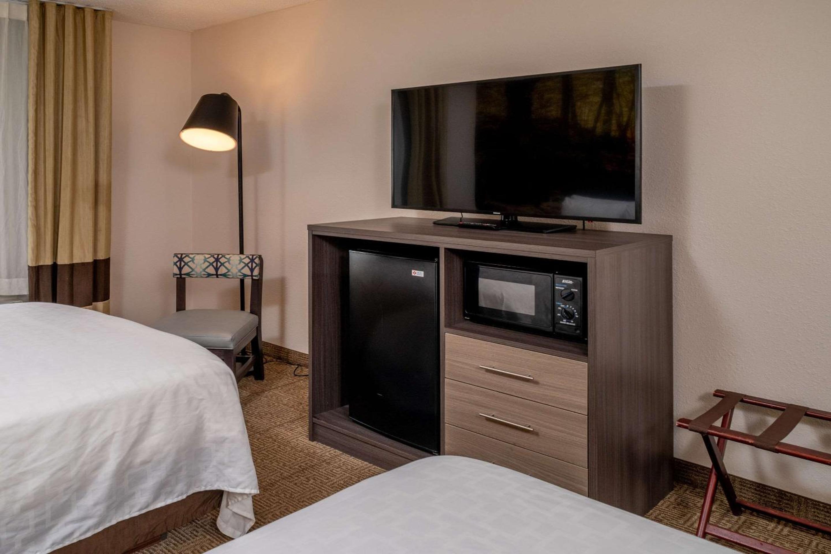 Double Room with Two Double Beds - Non-Smoking - Photo 1