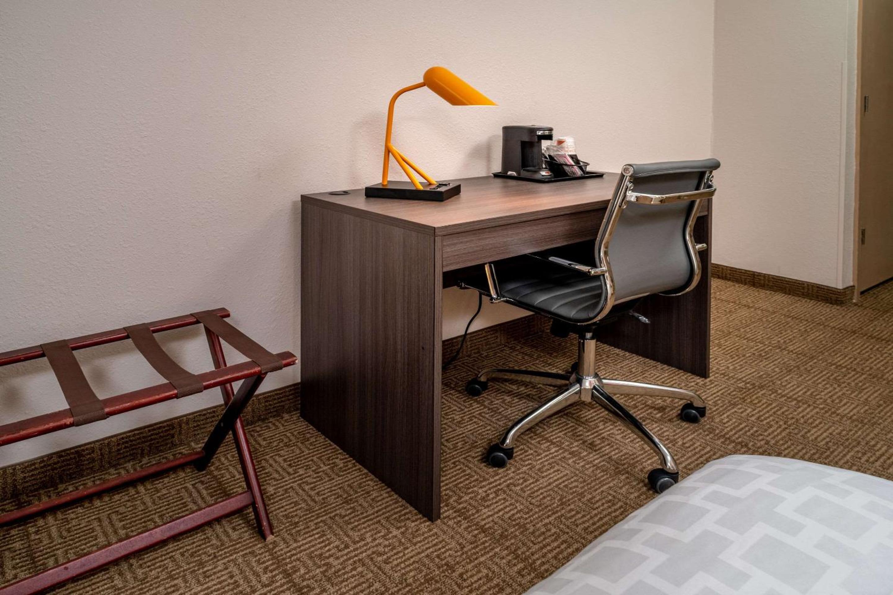 Double Room with Two Double Beds - Non-Smoking/Pet Friendly - Photo 7