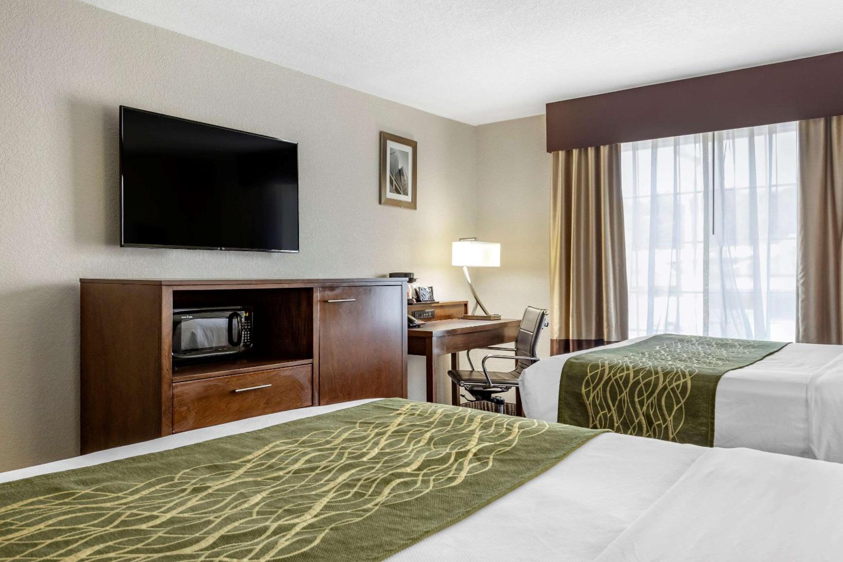 Superior Queen Room with Two Queen Beds - Non-Smoking - Photo 3