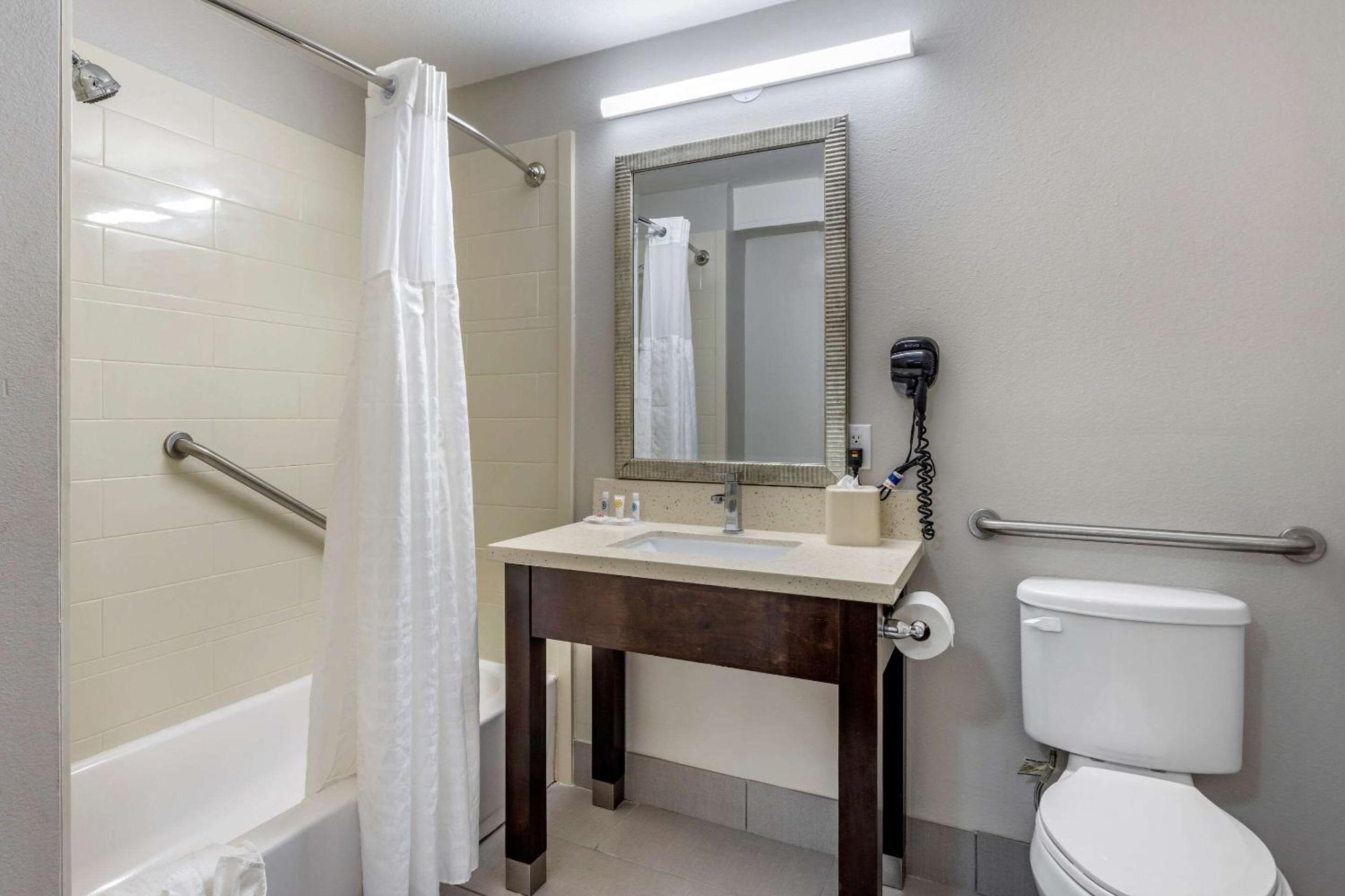 King Room - Accessible/Non-Smoking - Photo 5