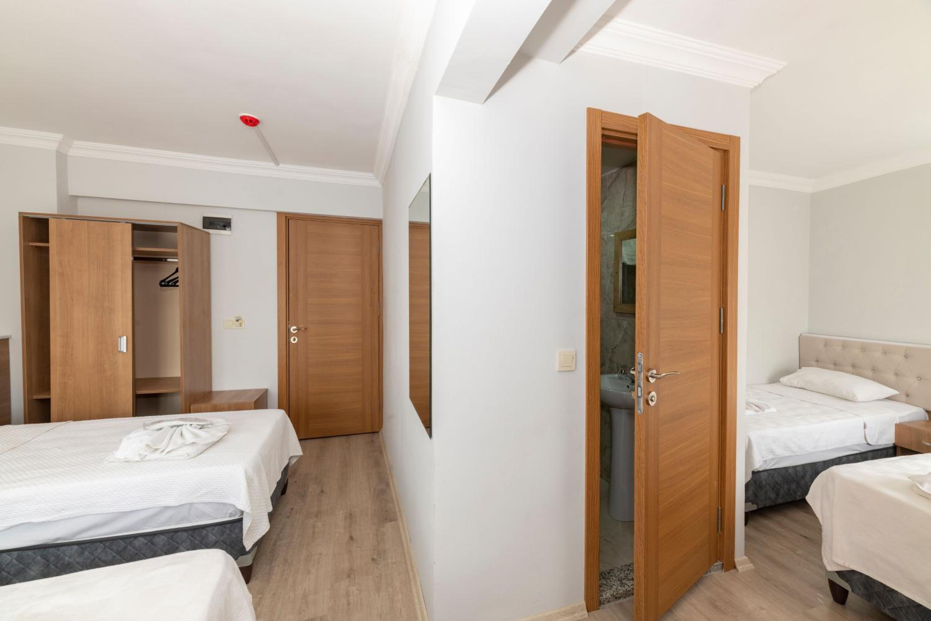 Quadruple Room photo 2