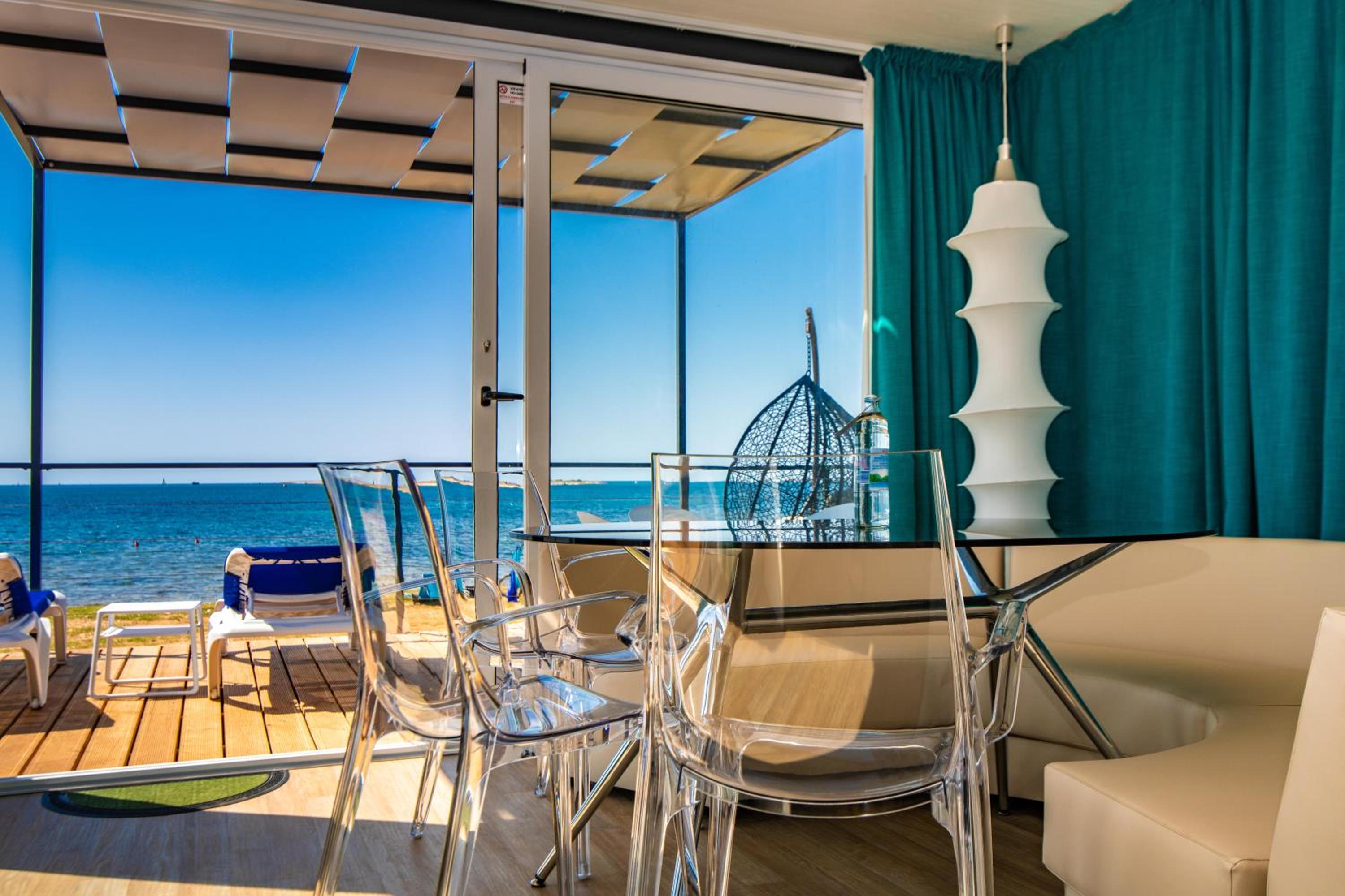 Deluxe Two-Bedroom Camping Home Sea View - Photo 4