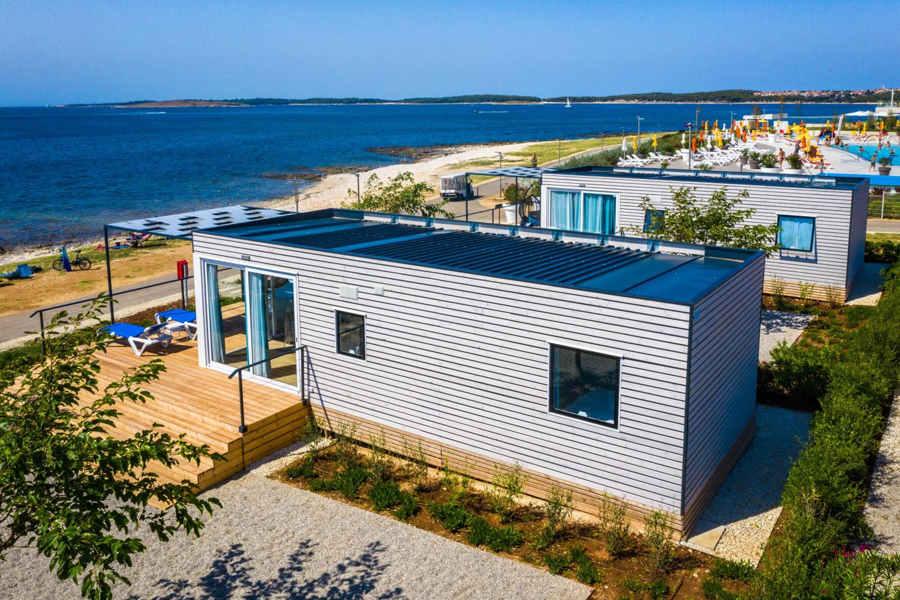 Deluxe Two-Bedroom Camping Home Sea View - Photo 3