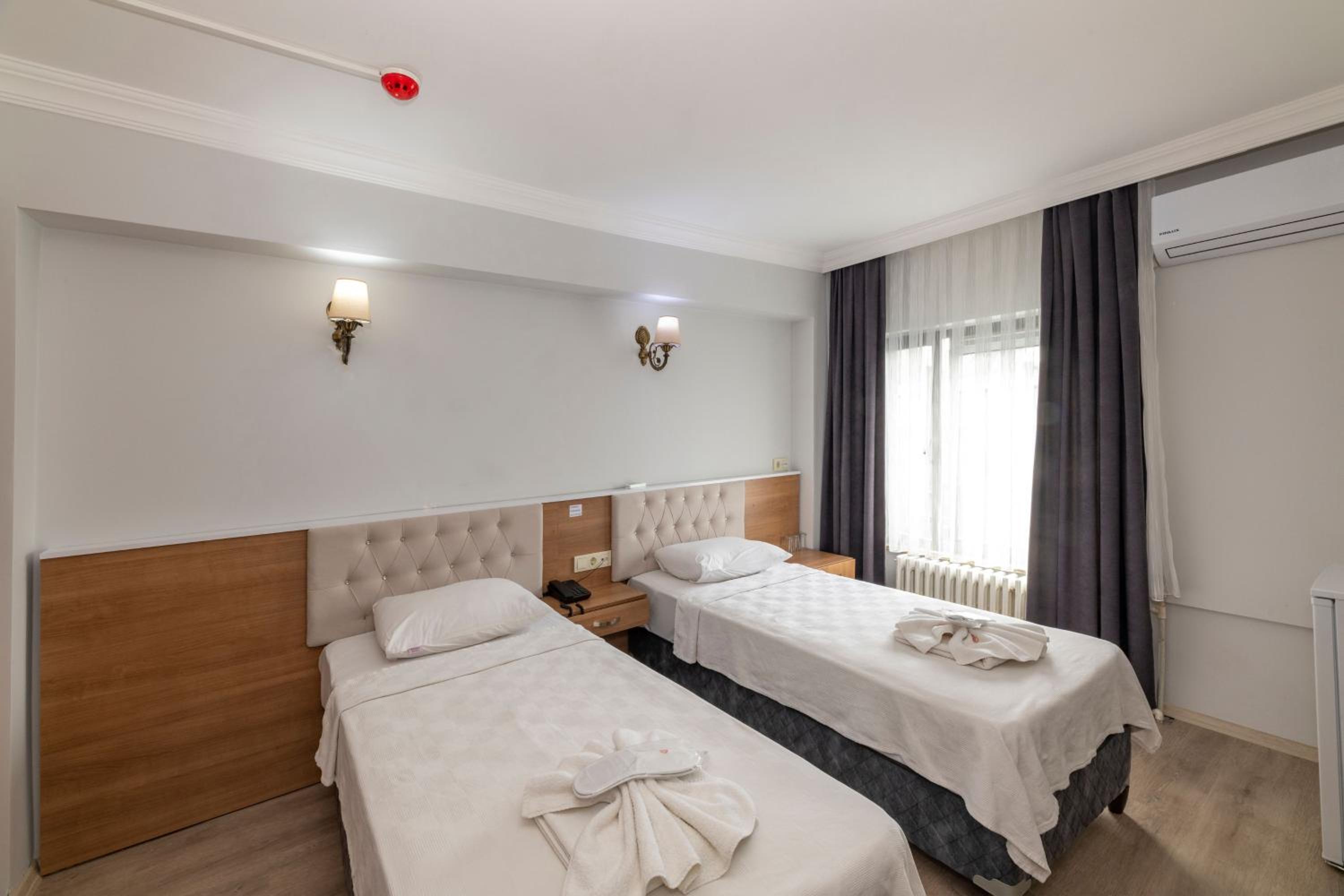 Double or Twin Room photo 2